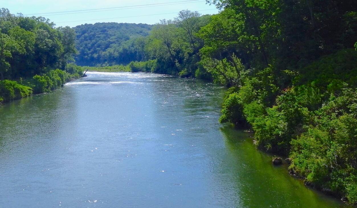 1963 State Route Pp, Tecumseh, MO 65760
