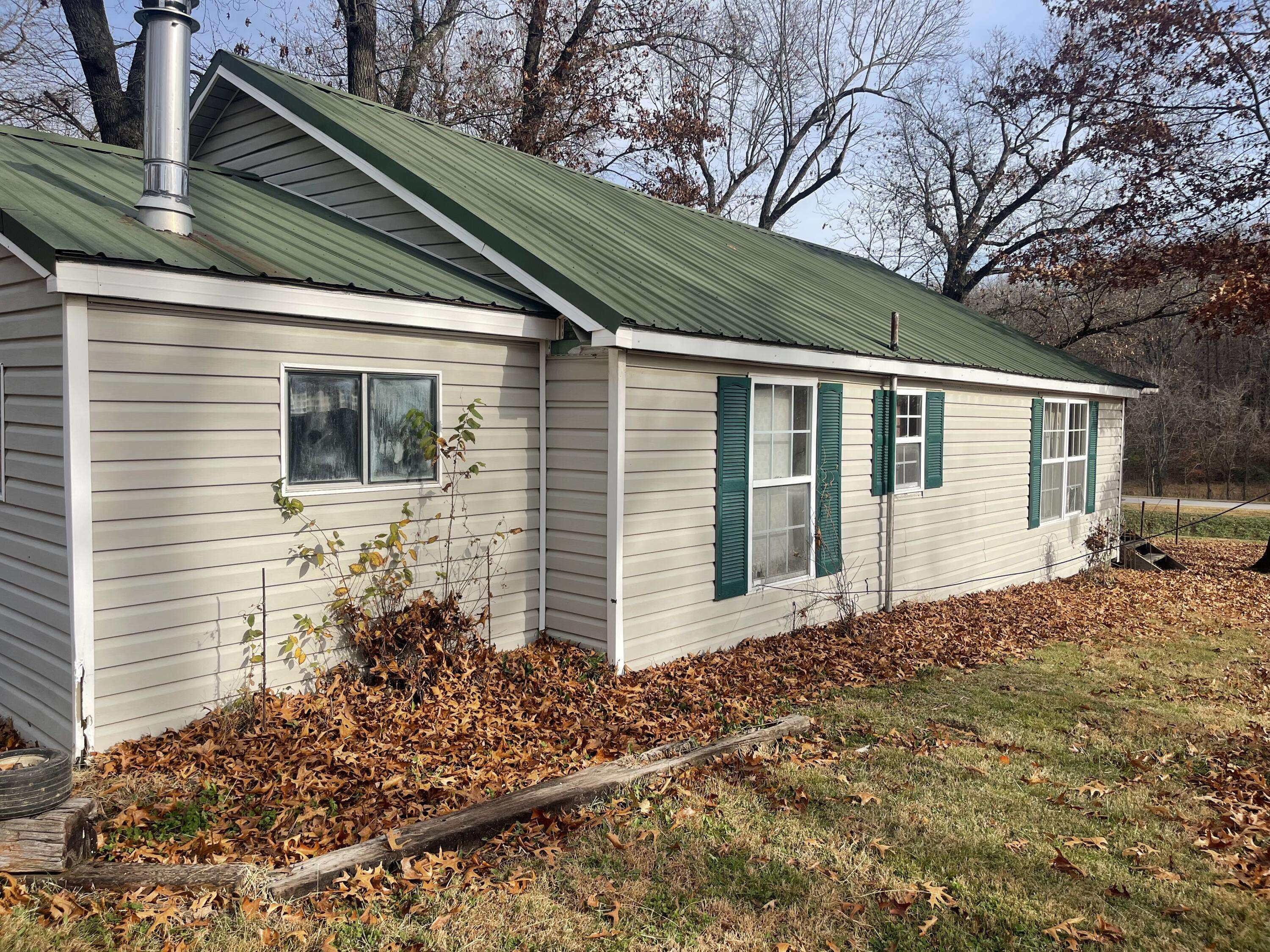 10256 Otter DR, Neosho, MO 64850