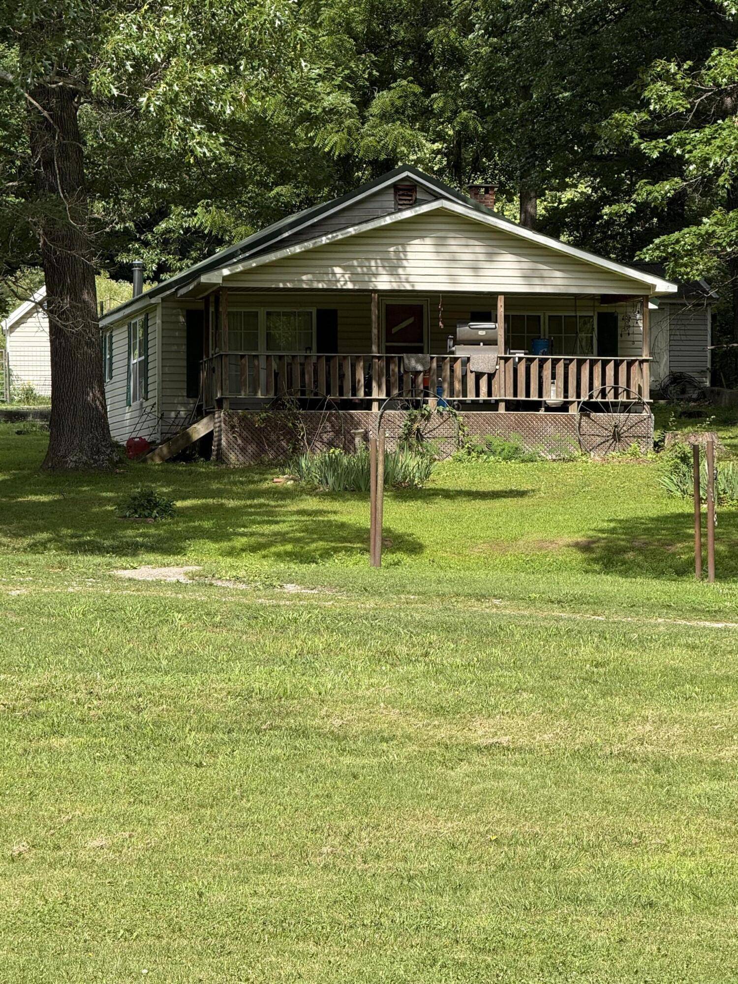 10256 Otter DR, Neosho, MO 64850