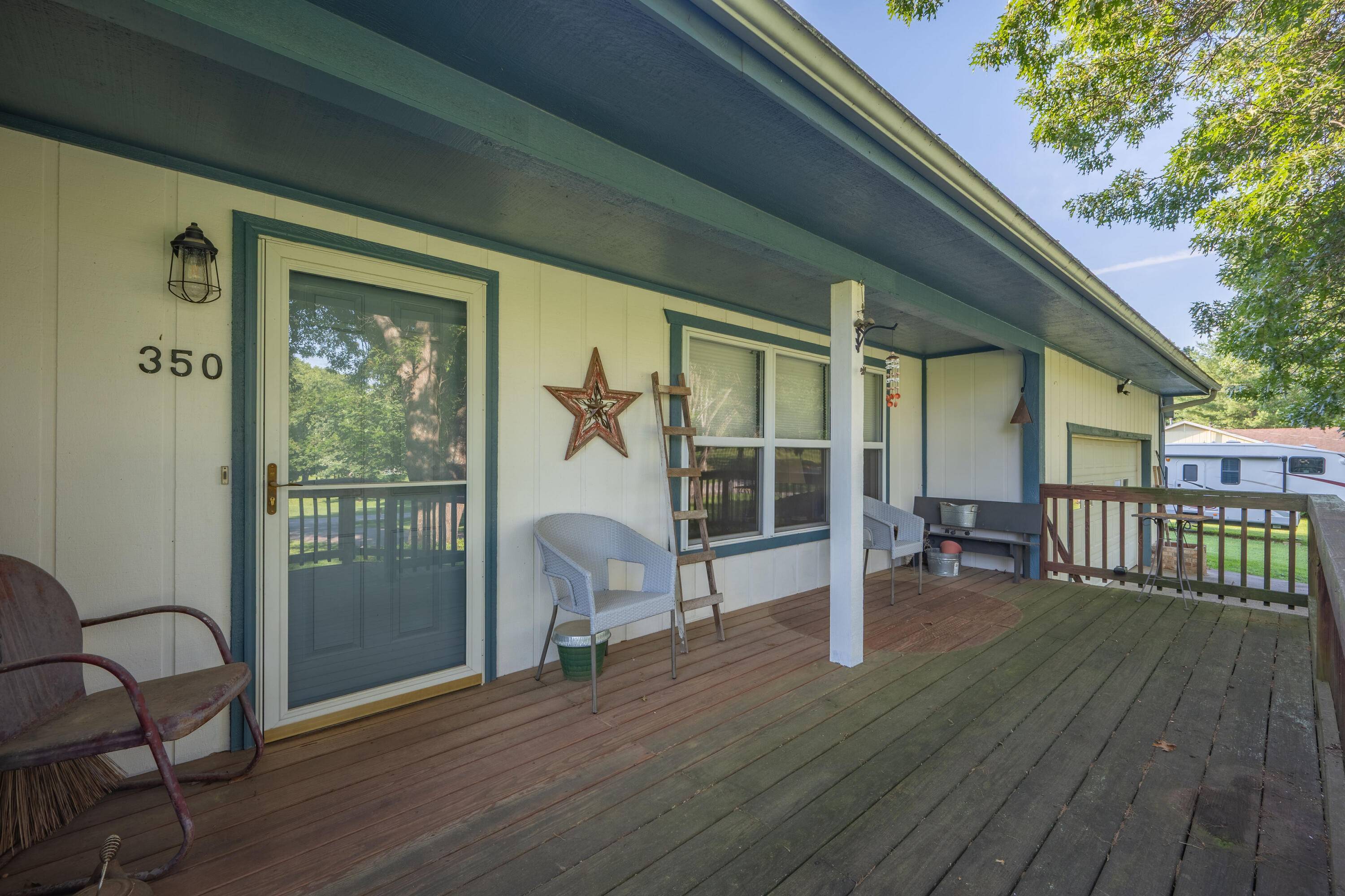 350 Glenwood CIR, Cassville, MO 65625