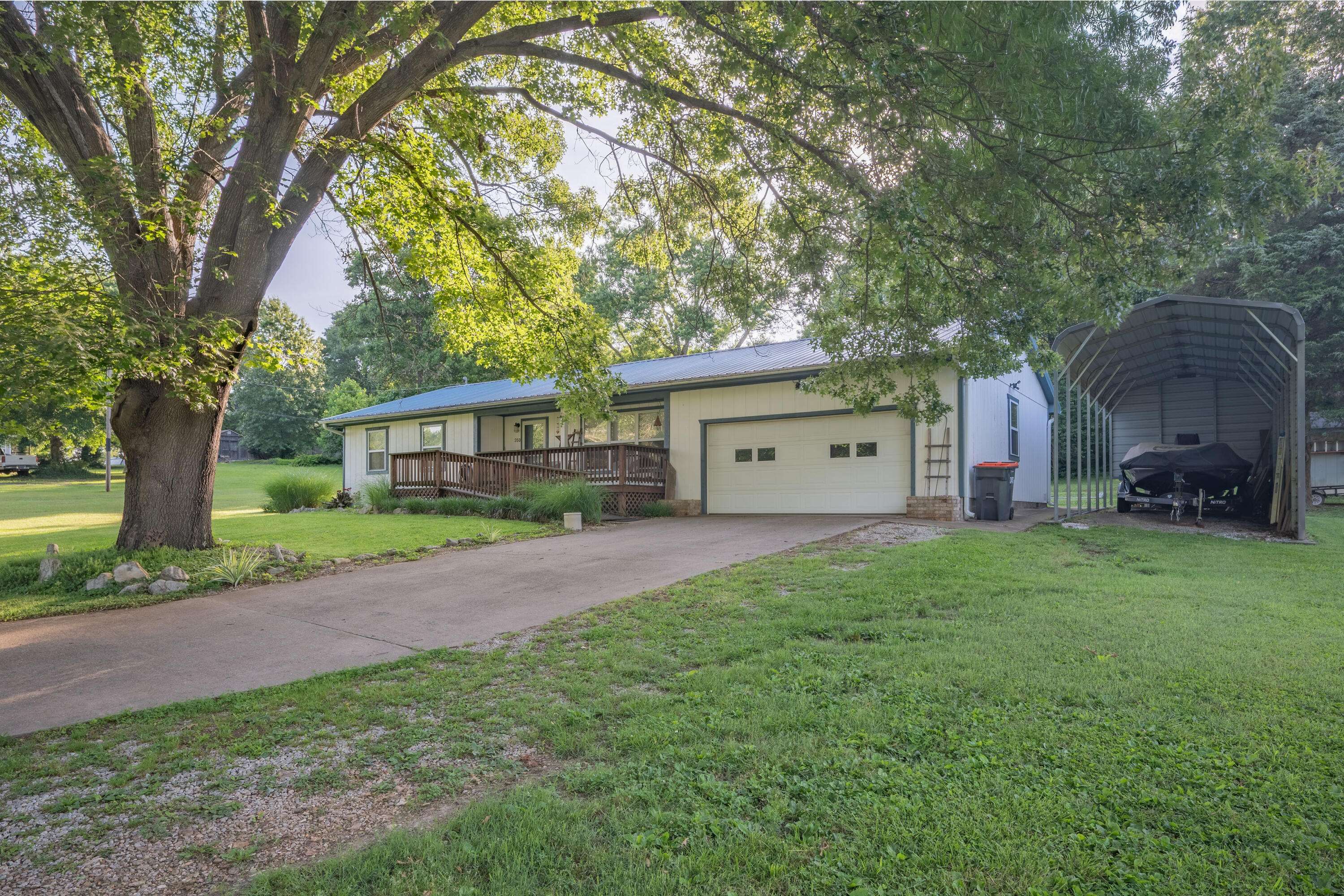 350 Glenwood CIR, Cassville, MO 65625