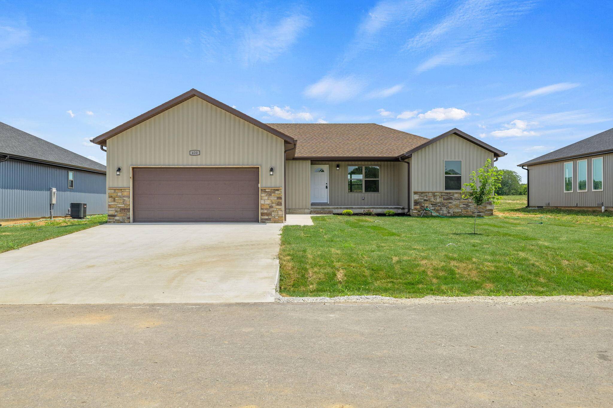 420 Beavertail RD, Ash Grove, MO 65604