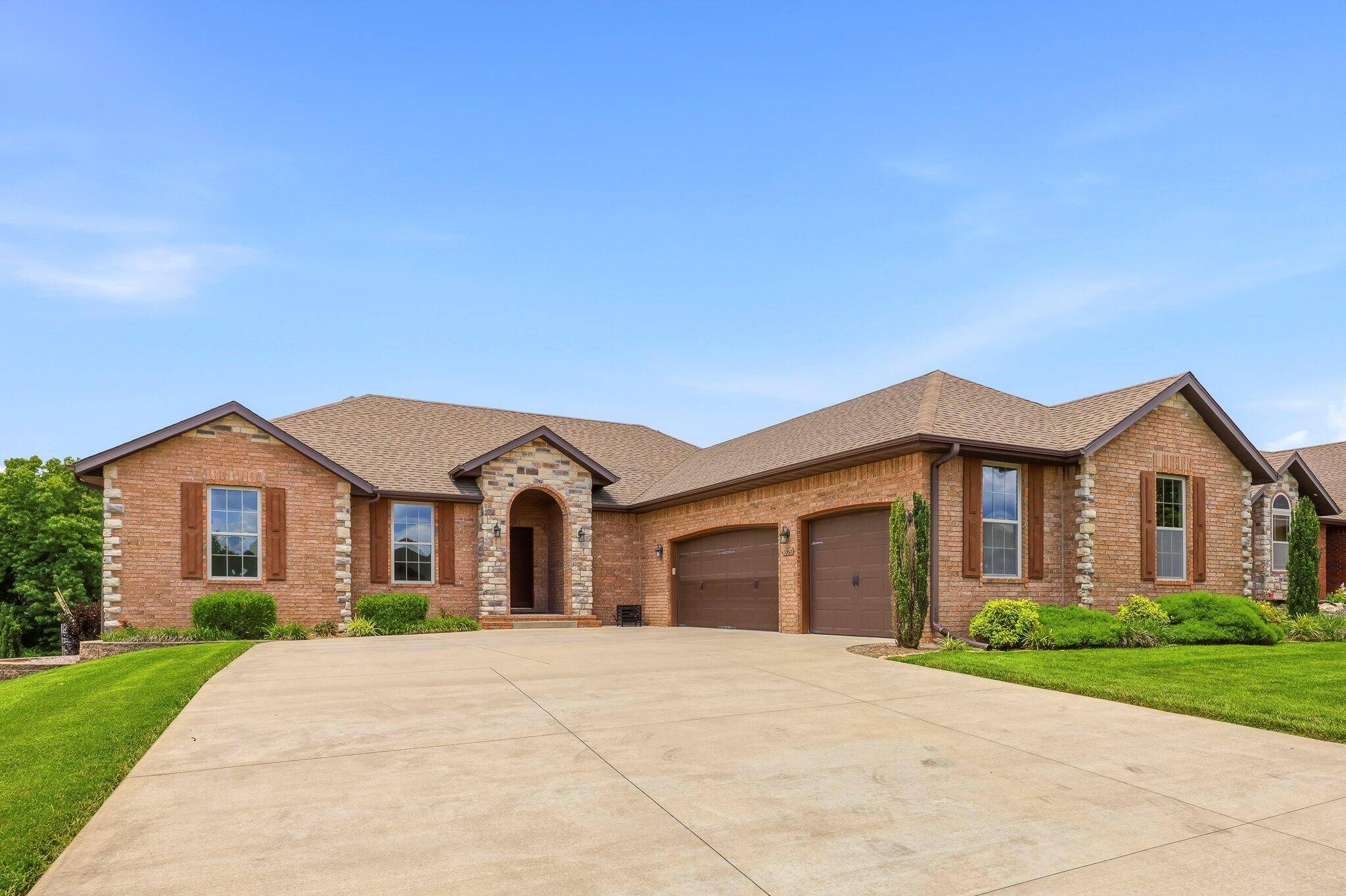 5825 S Cottonwood DR, Battlefield, MO 65619