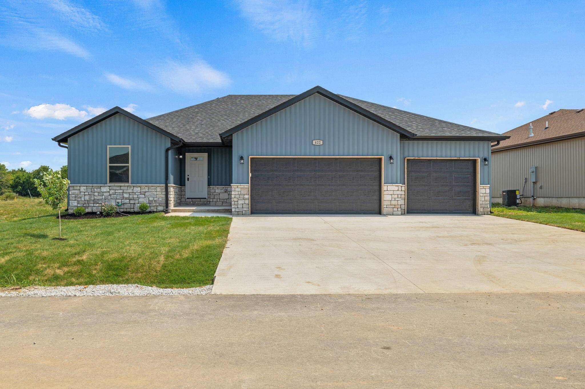 422 Beavertail RD, Ash Grove, MO 65604