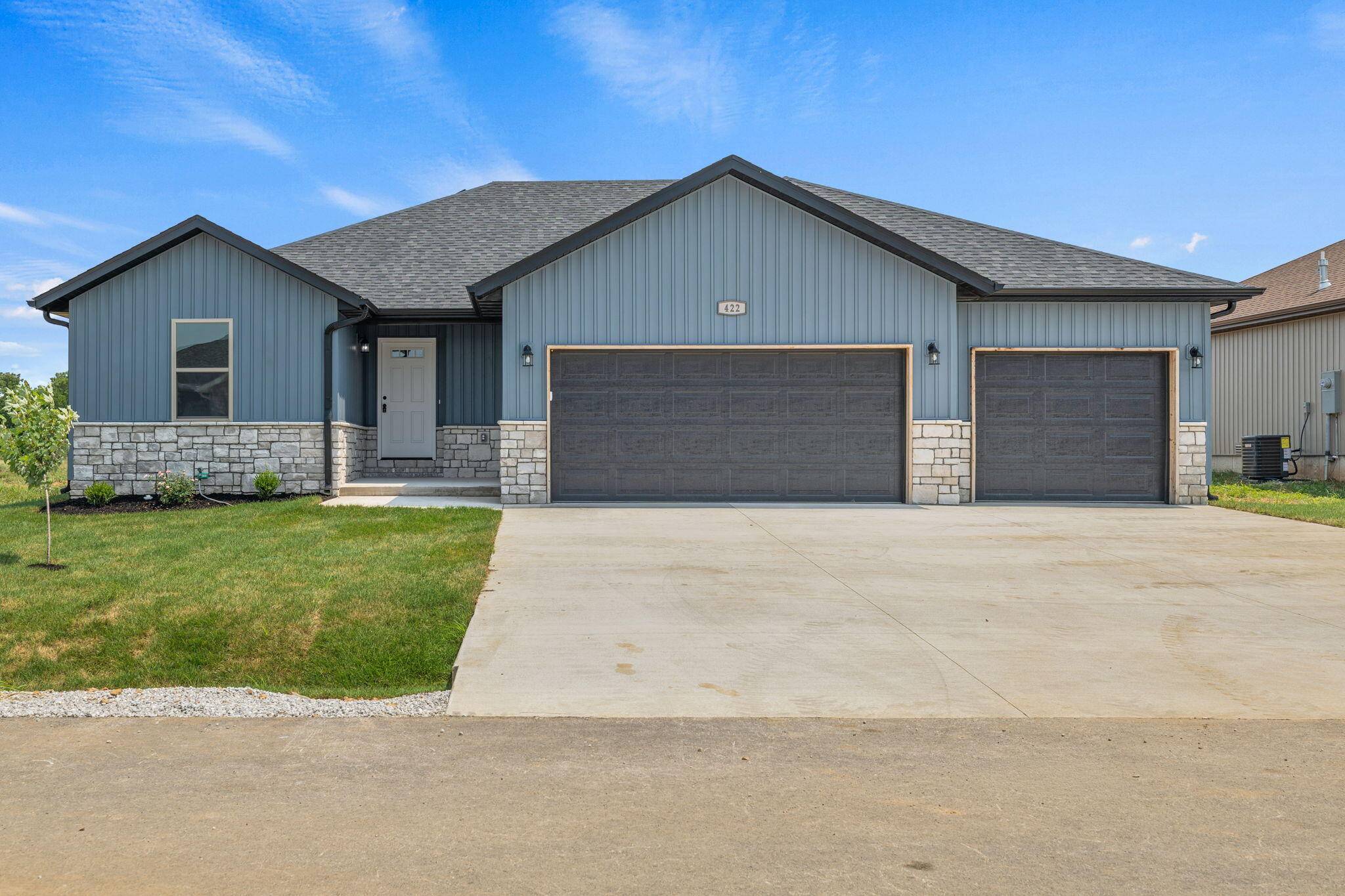 422 Beavertail RD, Ash Grove, MO 65604