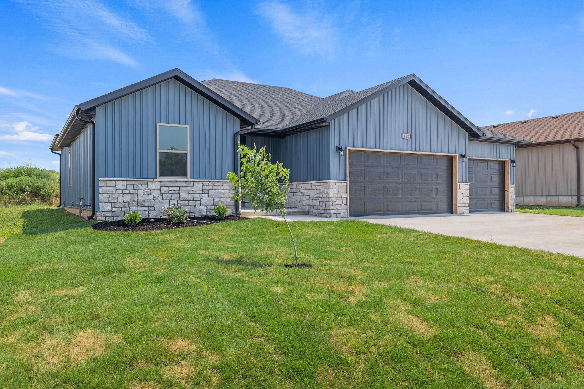 422 Beavertail RD, Ash Grove, MO 65604