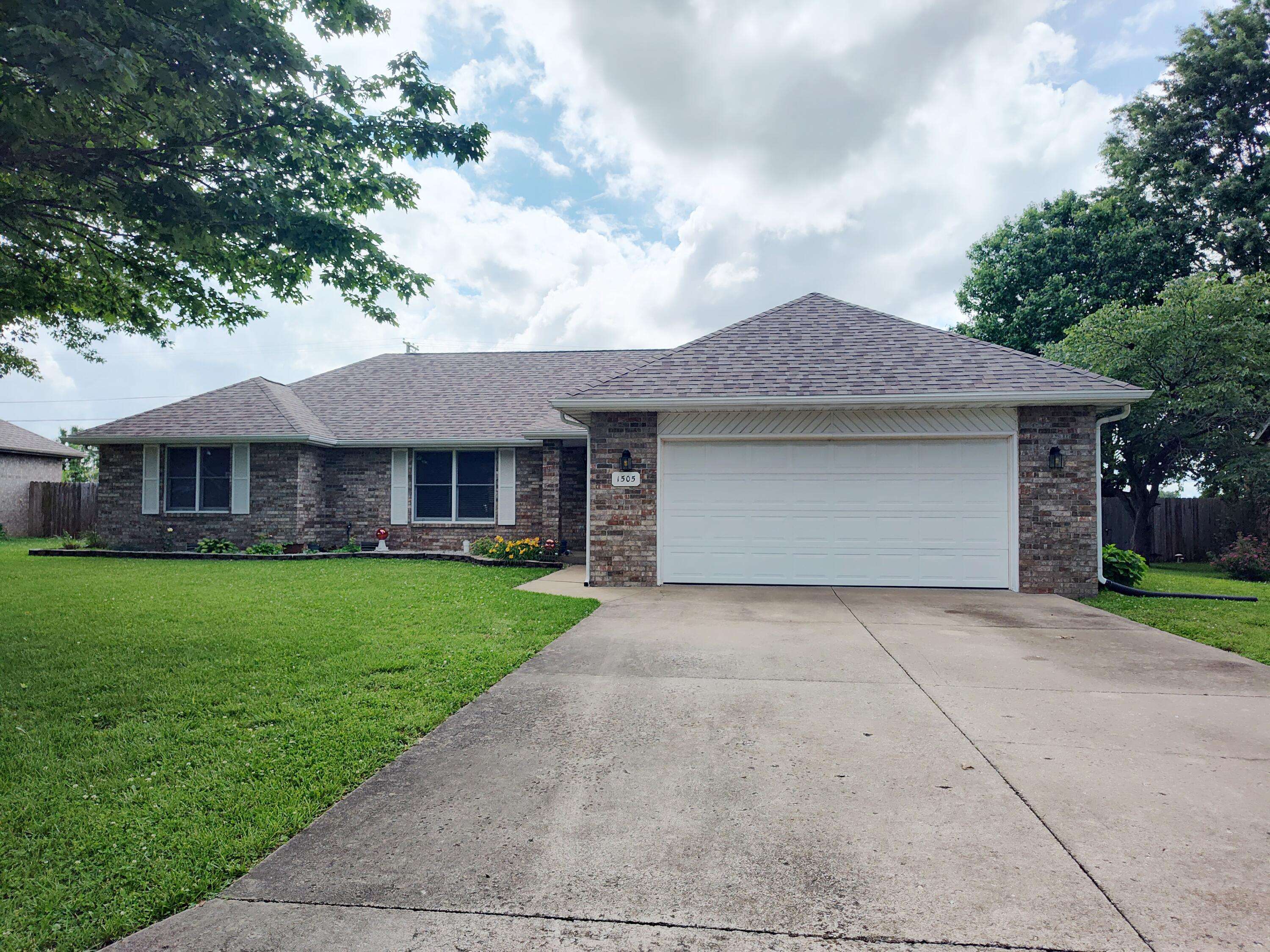 1505 S Sunset AVE, Bolivar, MO 65613
