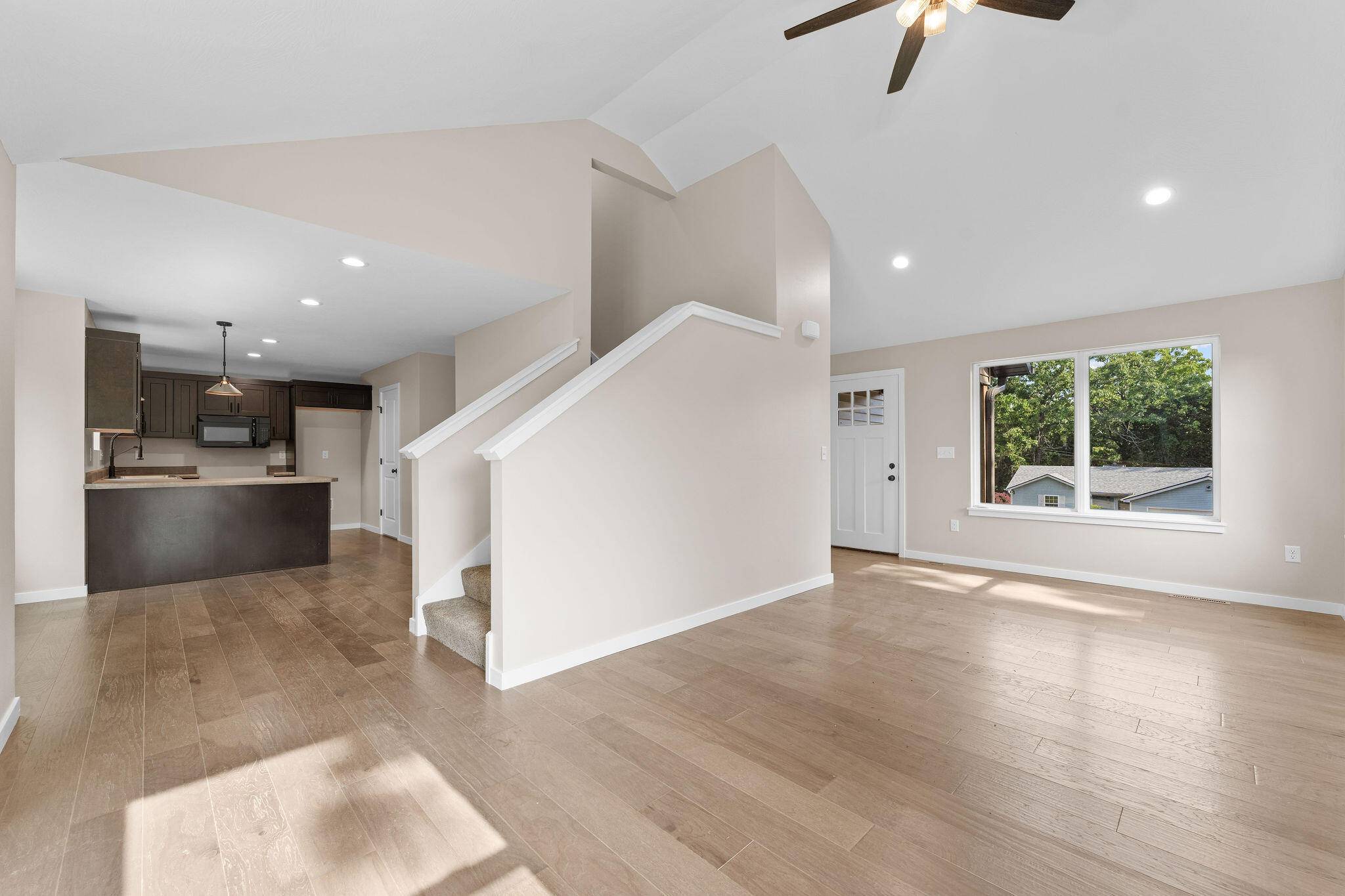 202 Eric DR, Kirbyville, MO 65679
