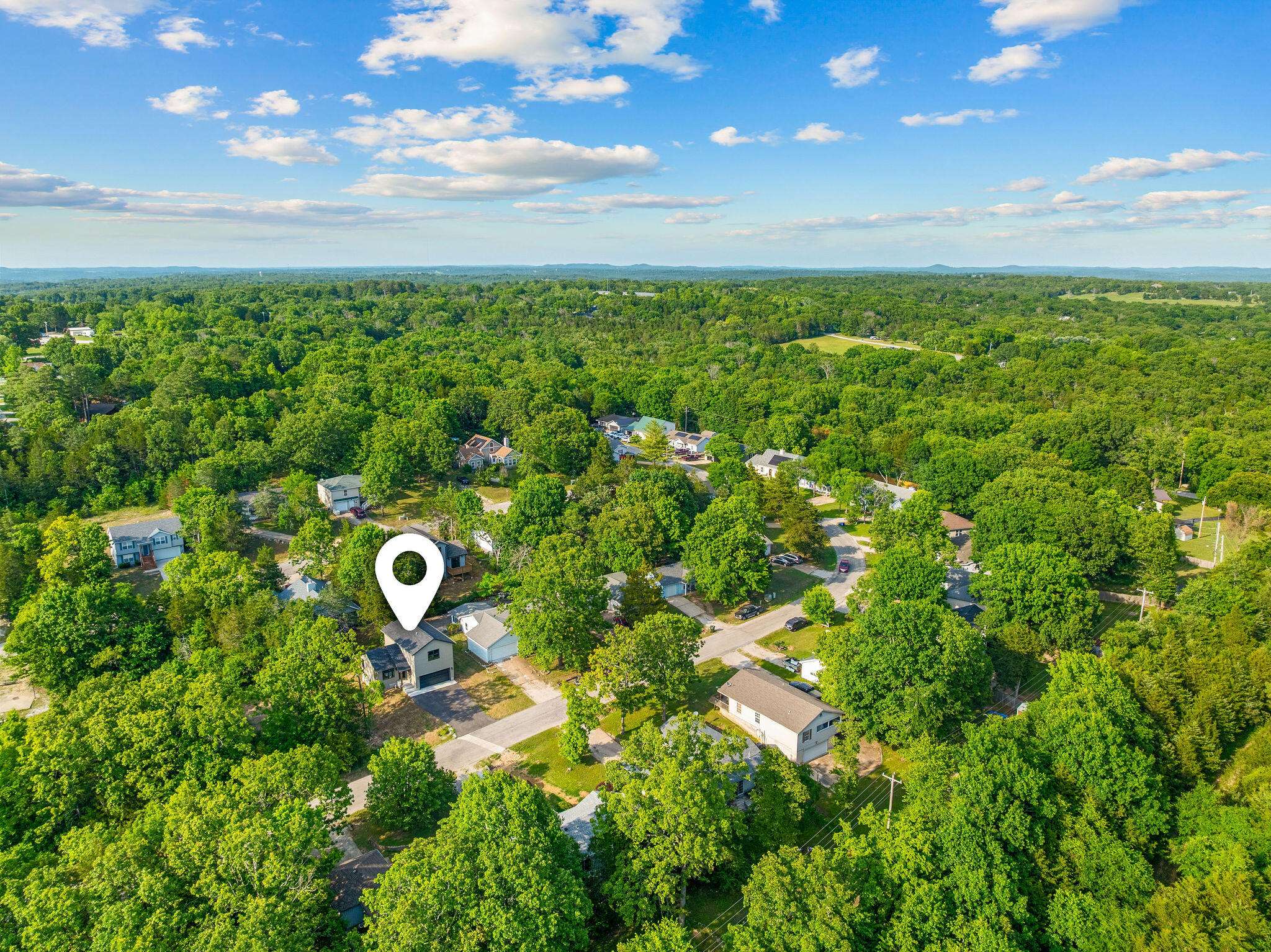 202 Eric DR, Kirbyville, MO 65679