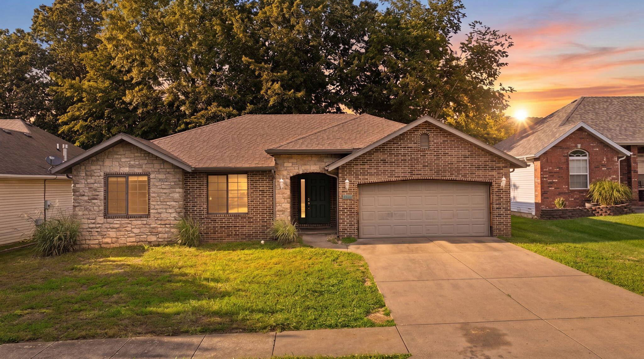3527 W Sagamont ST, Springfield, MO 65807