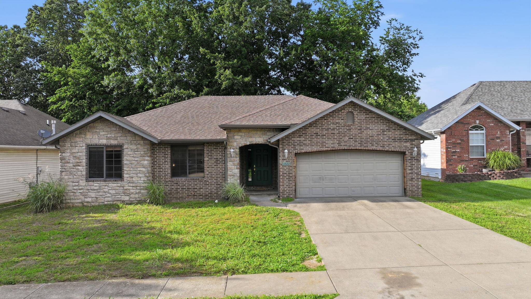 3527 W Sagamont ST, Springfield, MO 65807