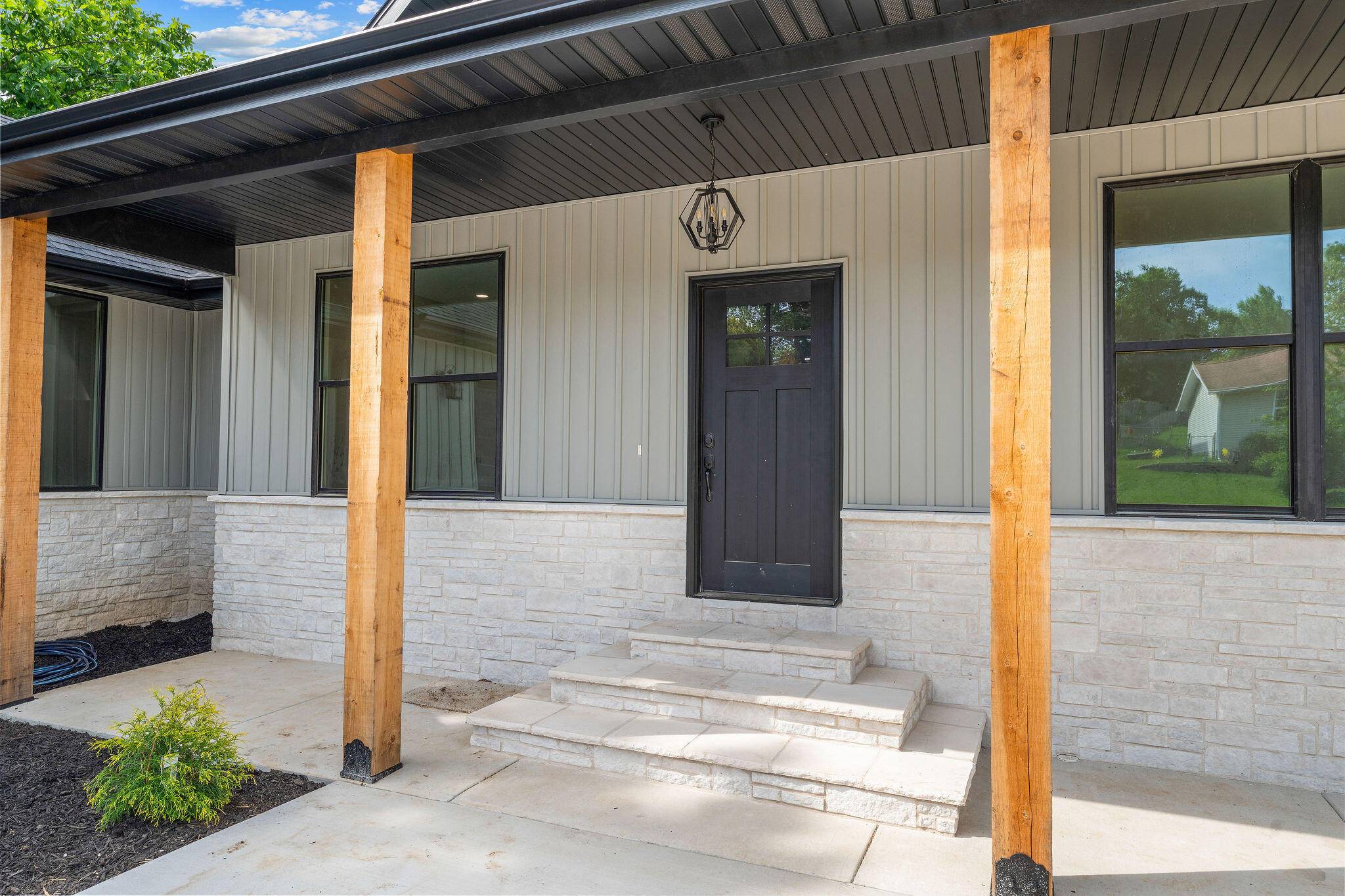654 Walkington LN, Branson, MO 65616