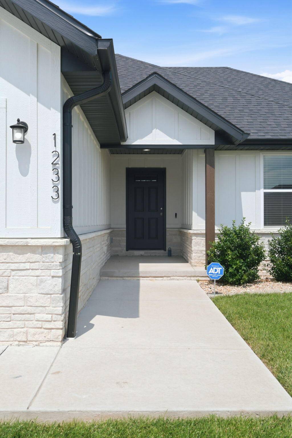1233 S Antietam RD, Republic, MO 65738