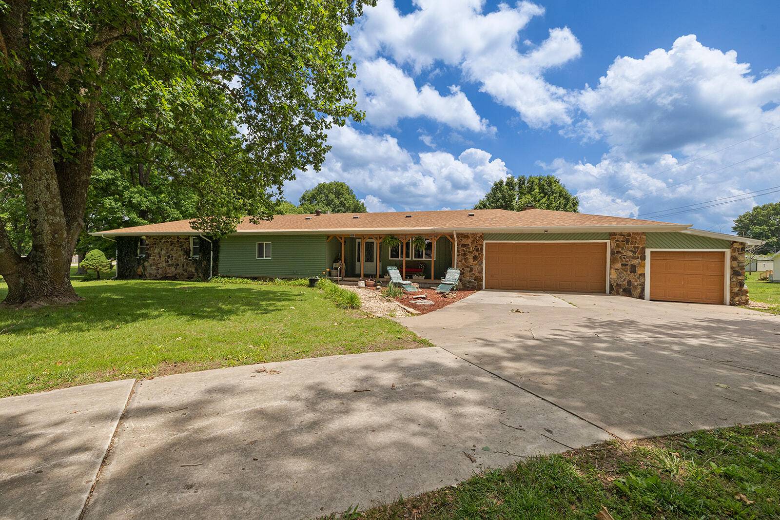 5008 S Cloverdale LN, Battlefield, MO 65619
