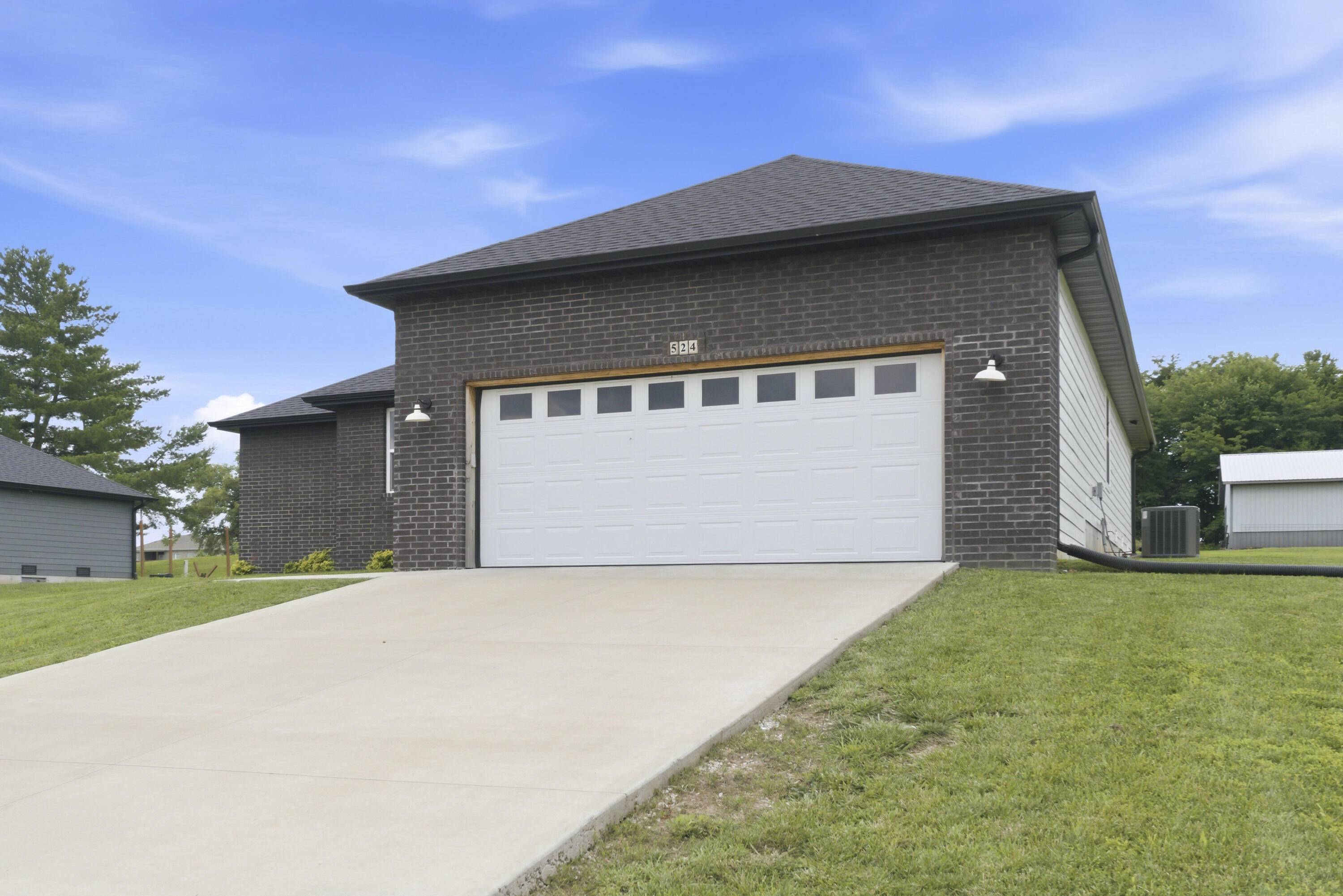 524 E Logan ST, Willard, MO 65781