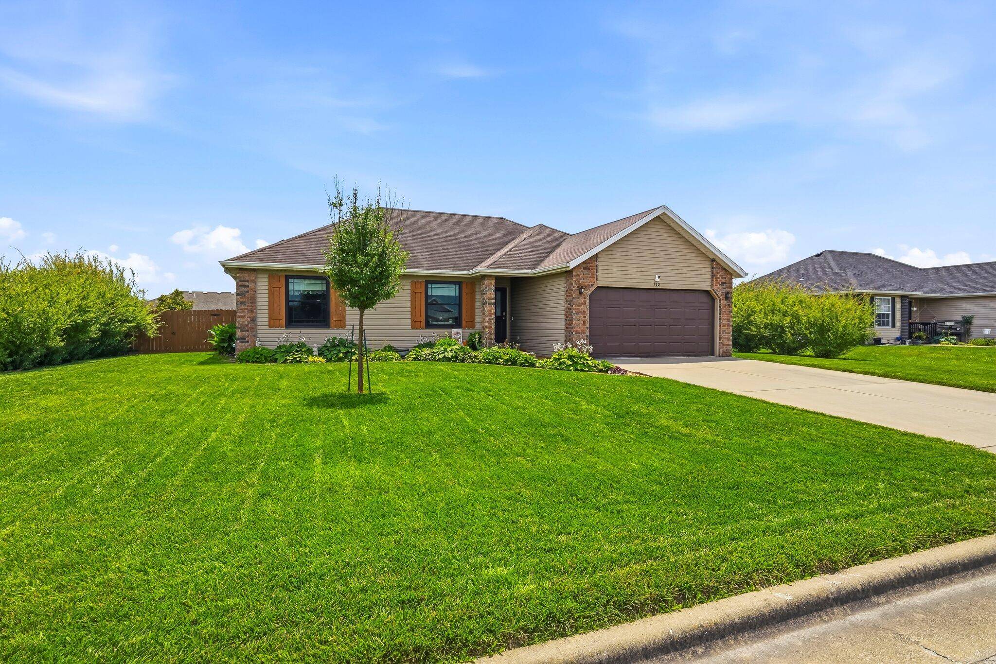 710 W Lexington CIR, Clever, MO 65631