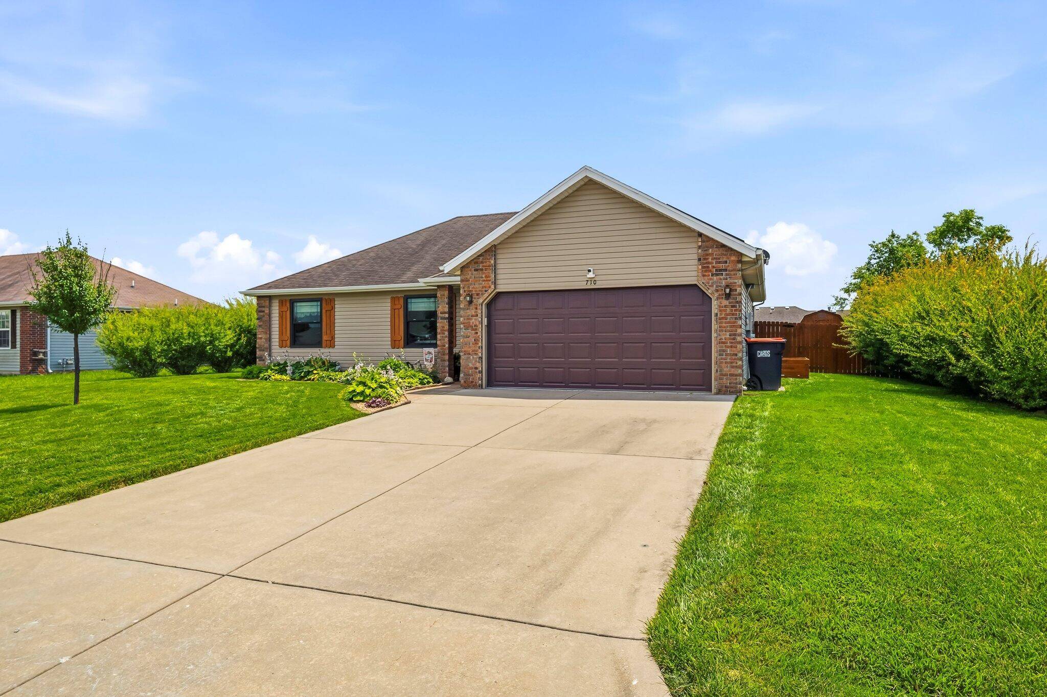 710 W Lexington CIR, Clever, MO 65631