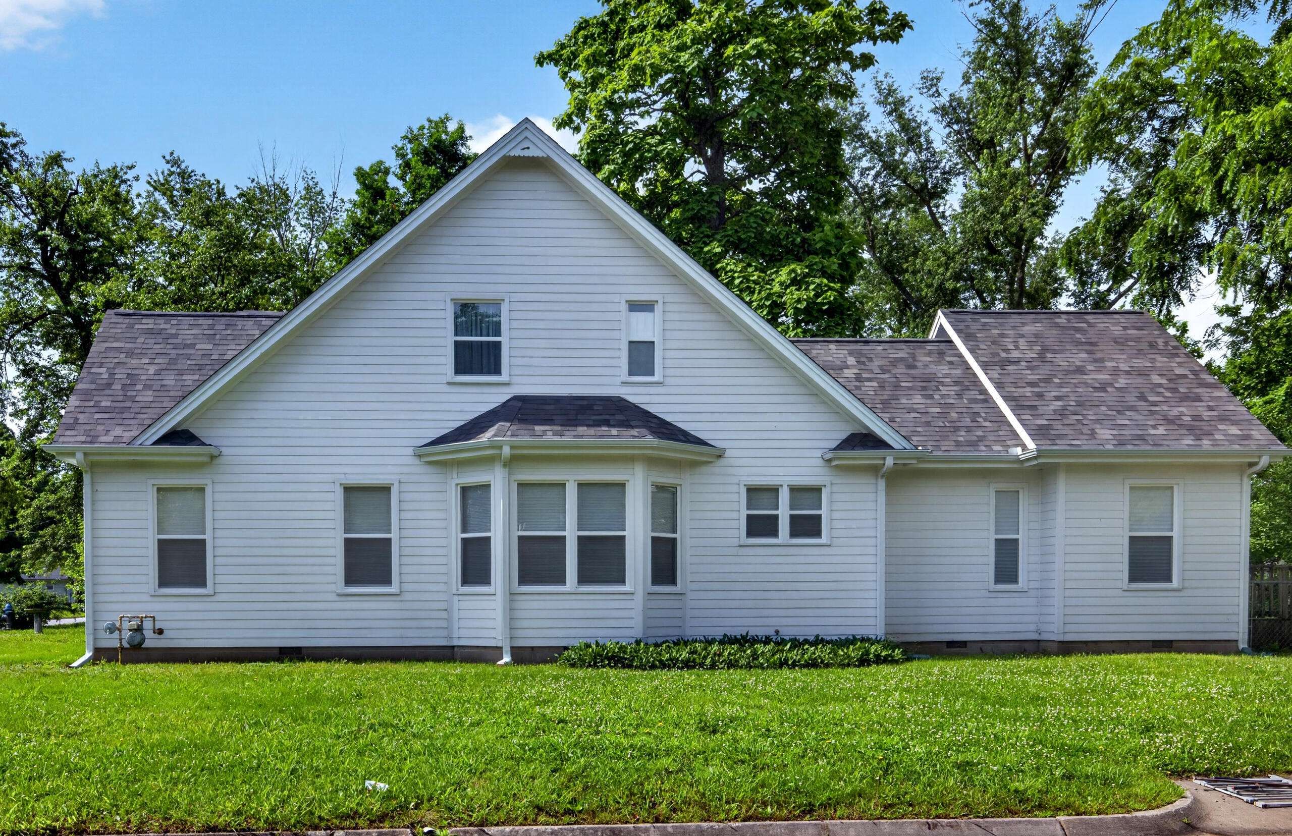 1045 N Colorado ST, Nevada, MO 64772