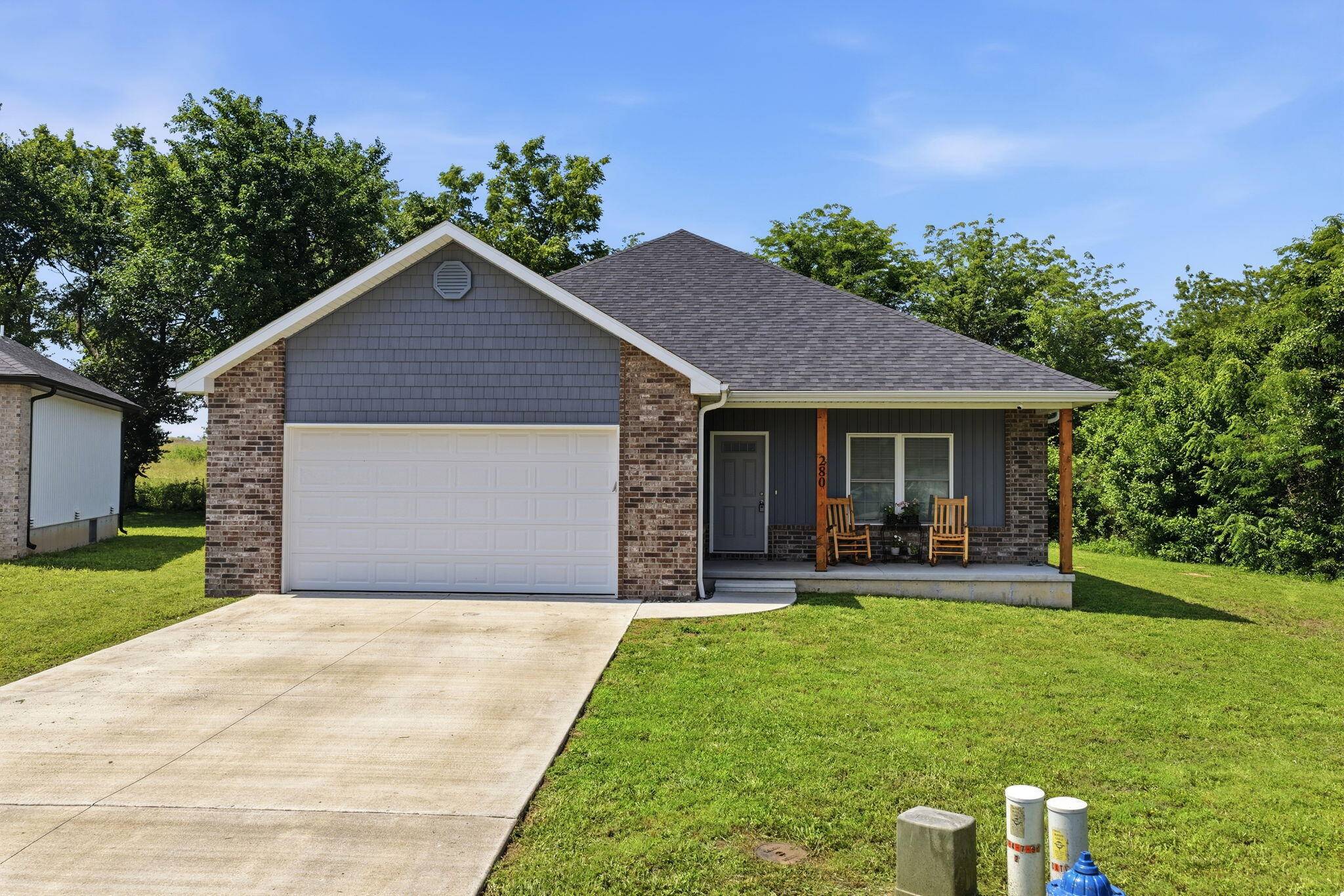 280 W Erin CIR, Bolivar, MO 65613