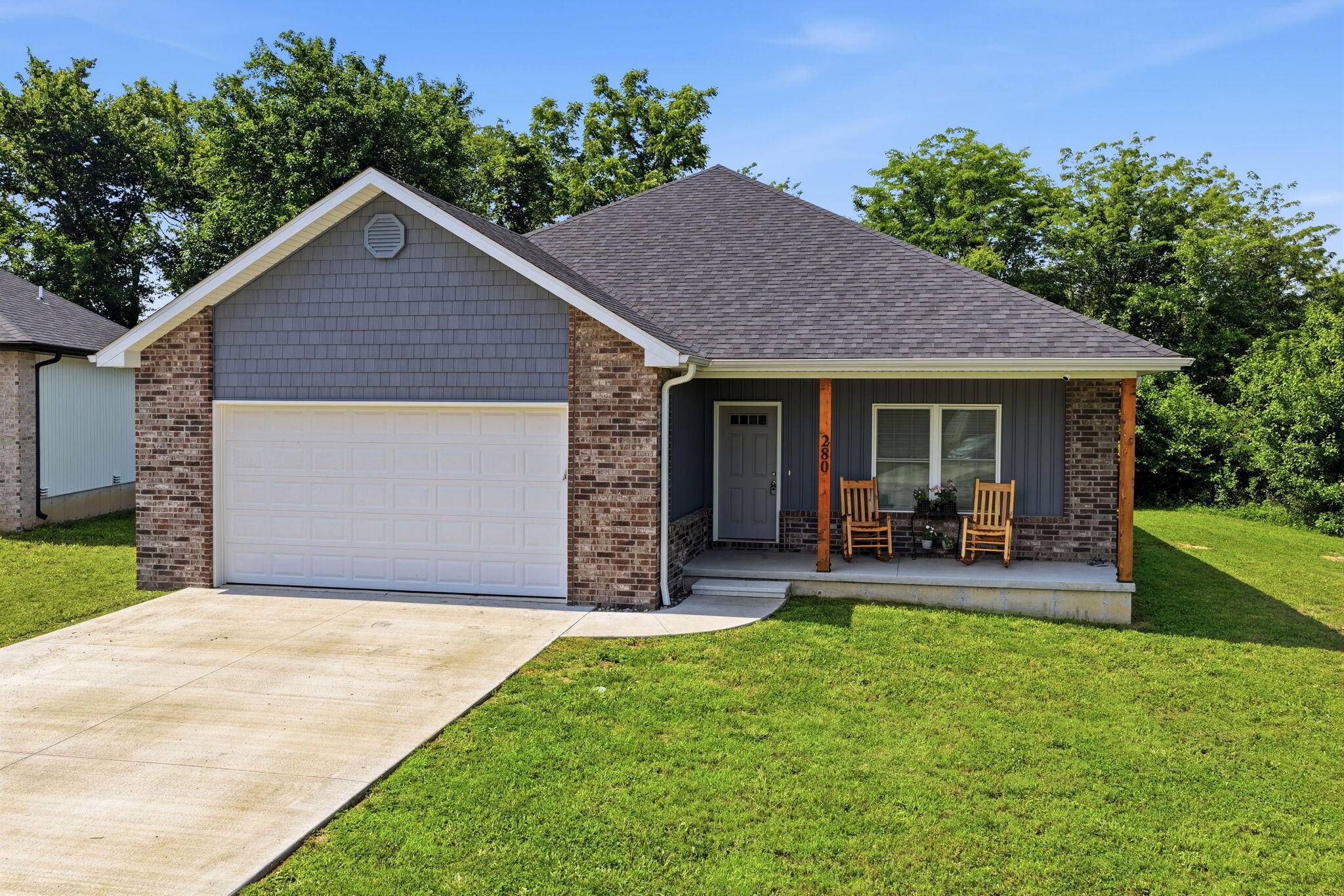 280 W Erin CIR, Bolivar, MO 65613