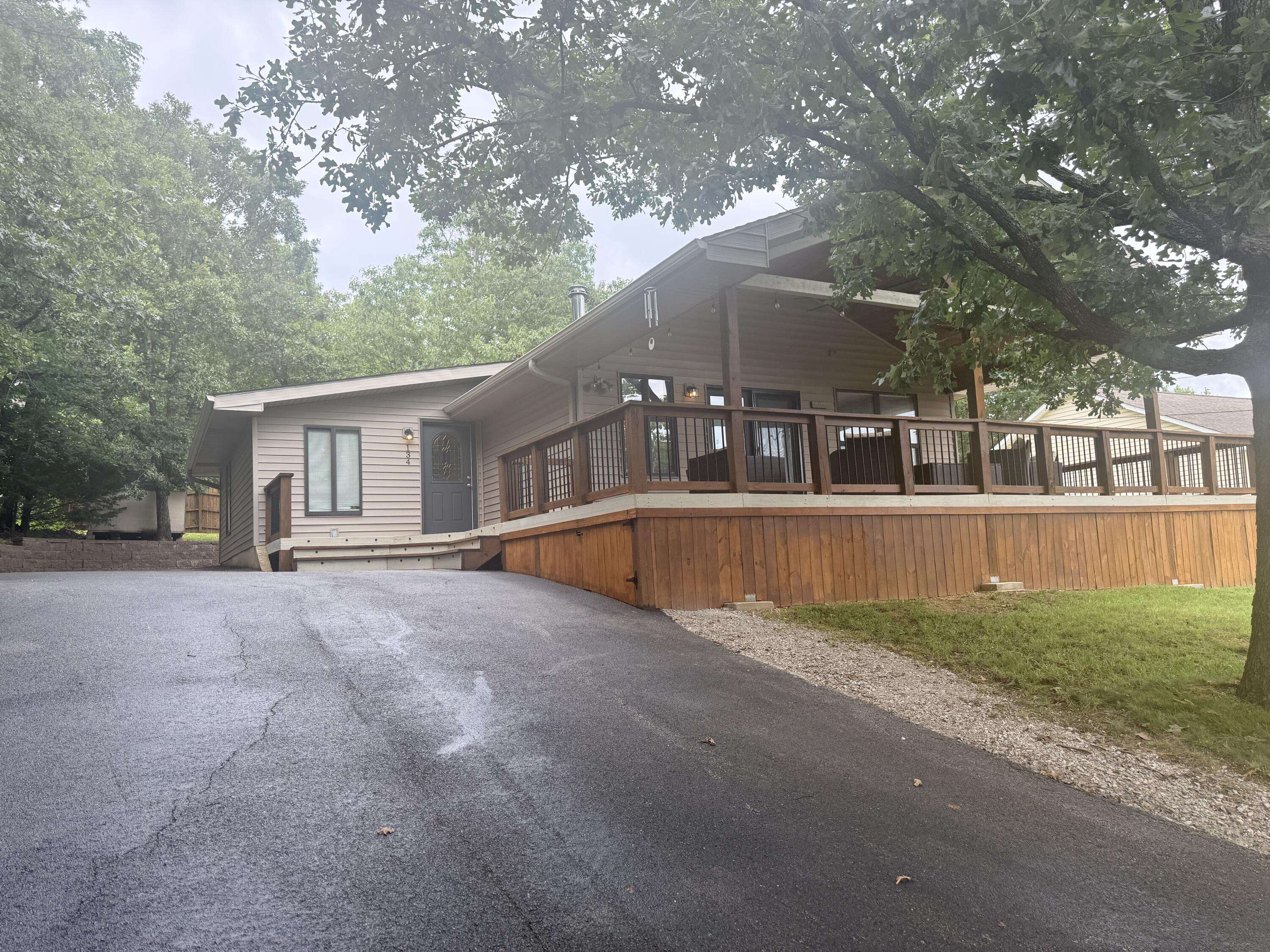 134 Navajo TRL, Kimberling City, MO 65686