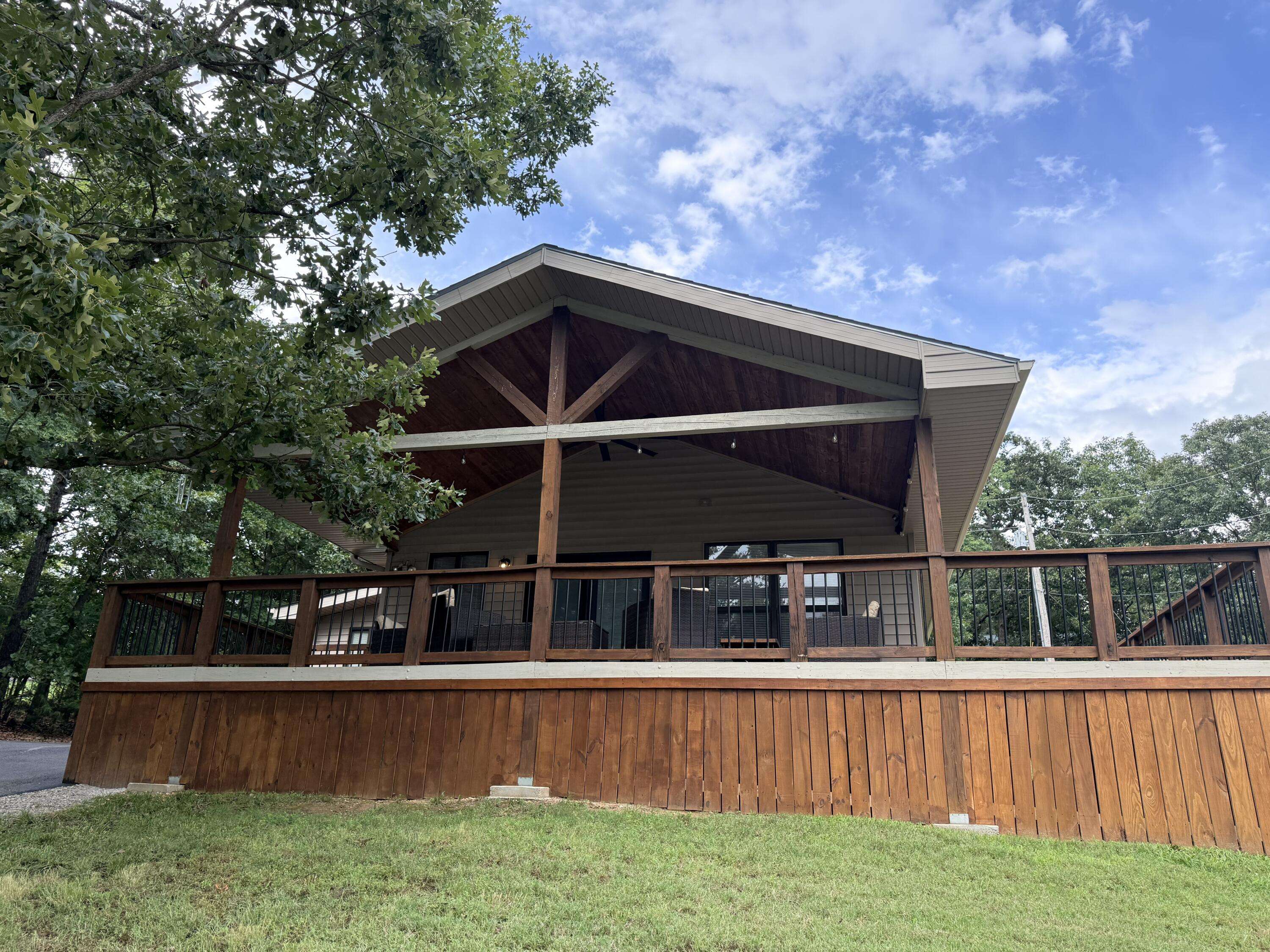 134 Navajo TRL, Kimberling City, MO 65686