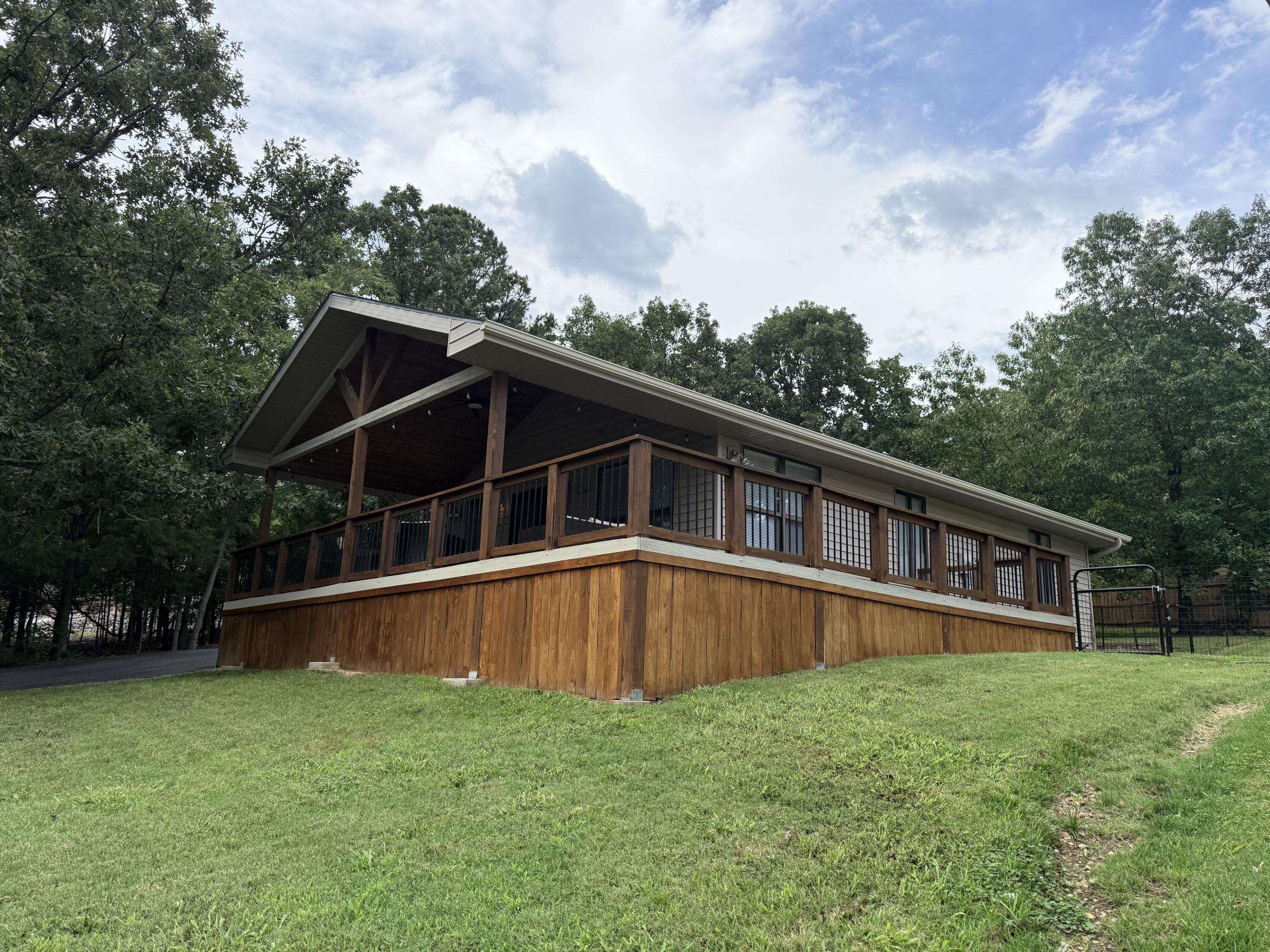134 Navajo TRL, Kimberling City, MO 65686