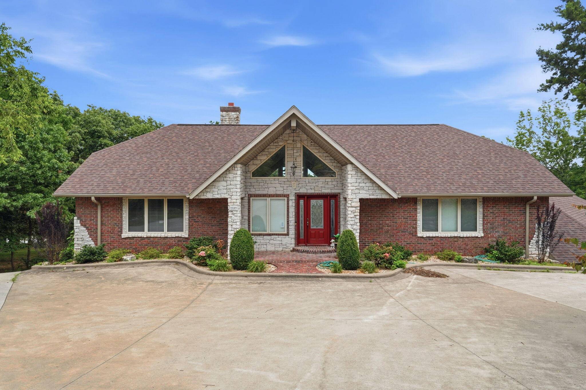 2337 Pokeberry LN, Lampe, MO 65681