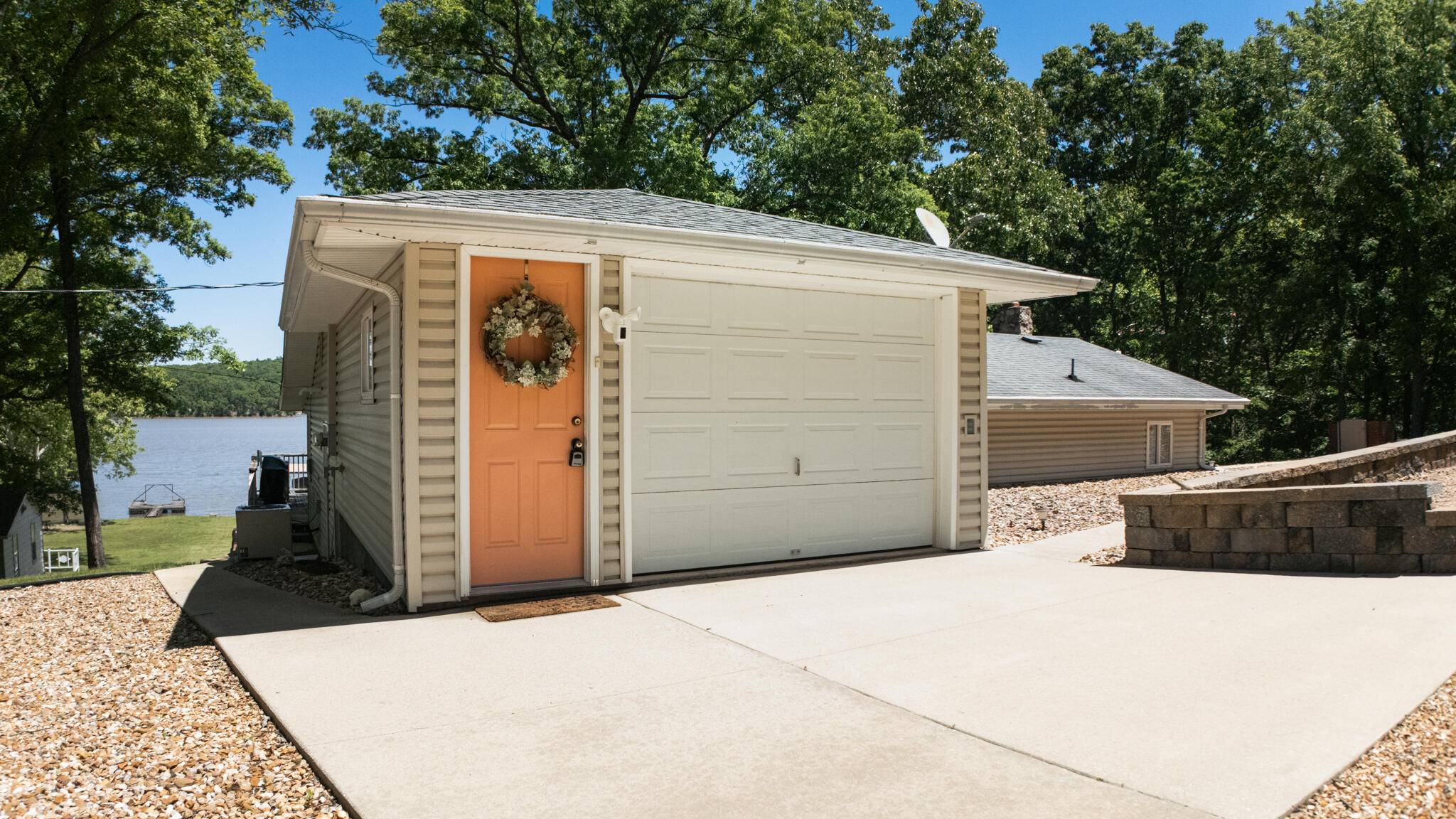 30850 Settlers LN, Edwards, MO 65326
