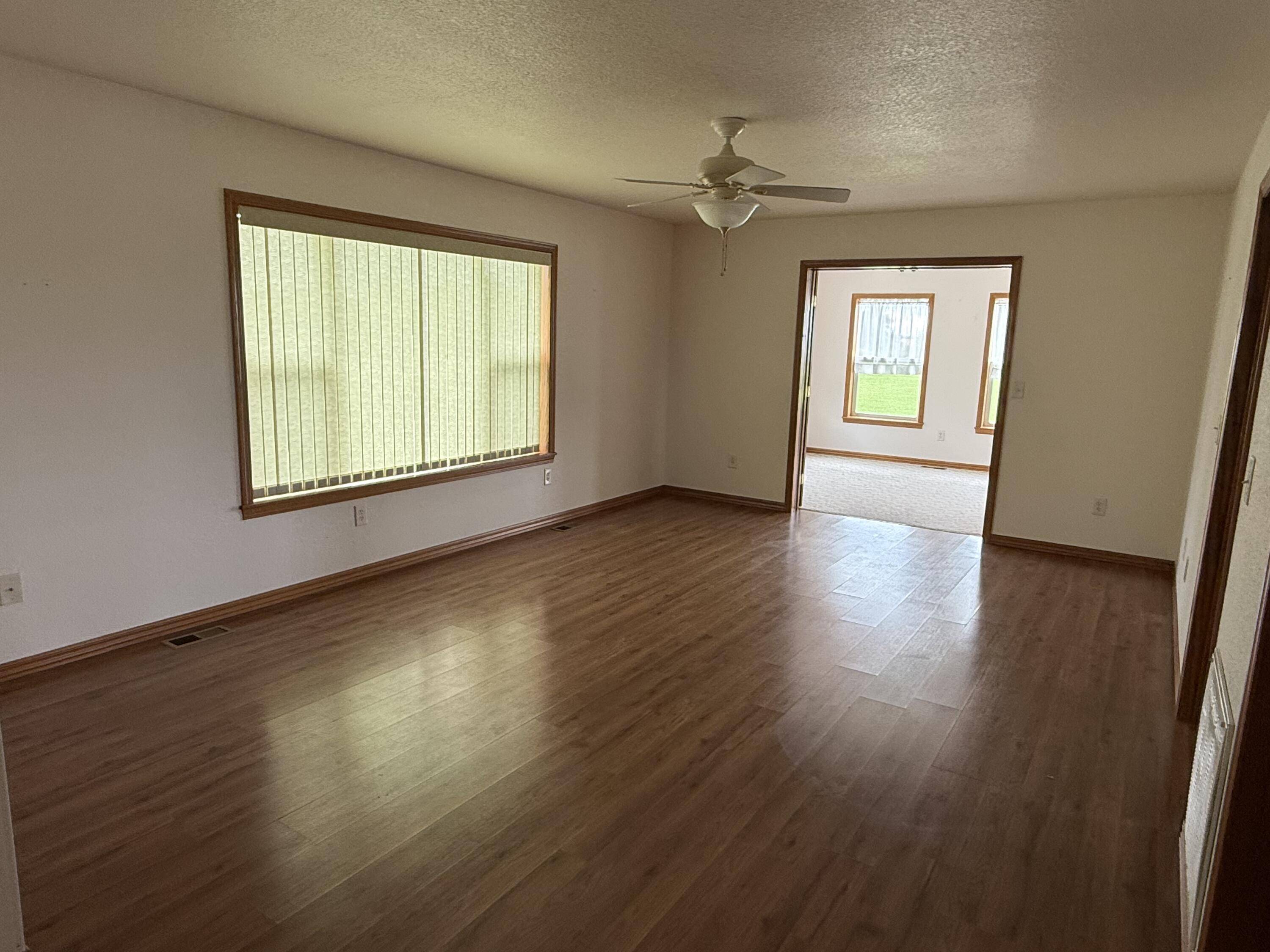 26001 Highway Ee, Stark City, MO 64866