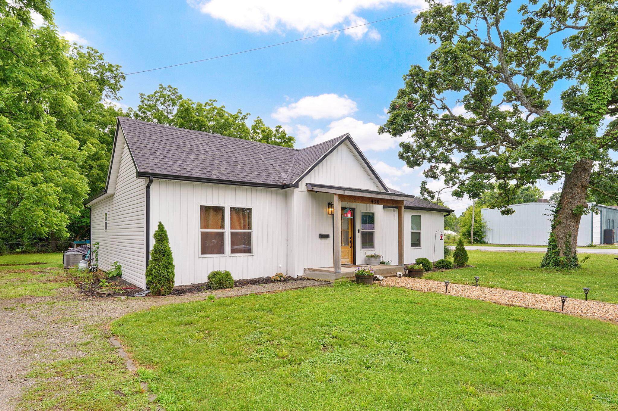 430 S Oak AVE, Aurora, MO 65605