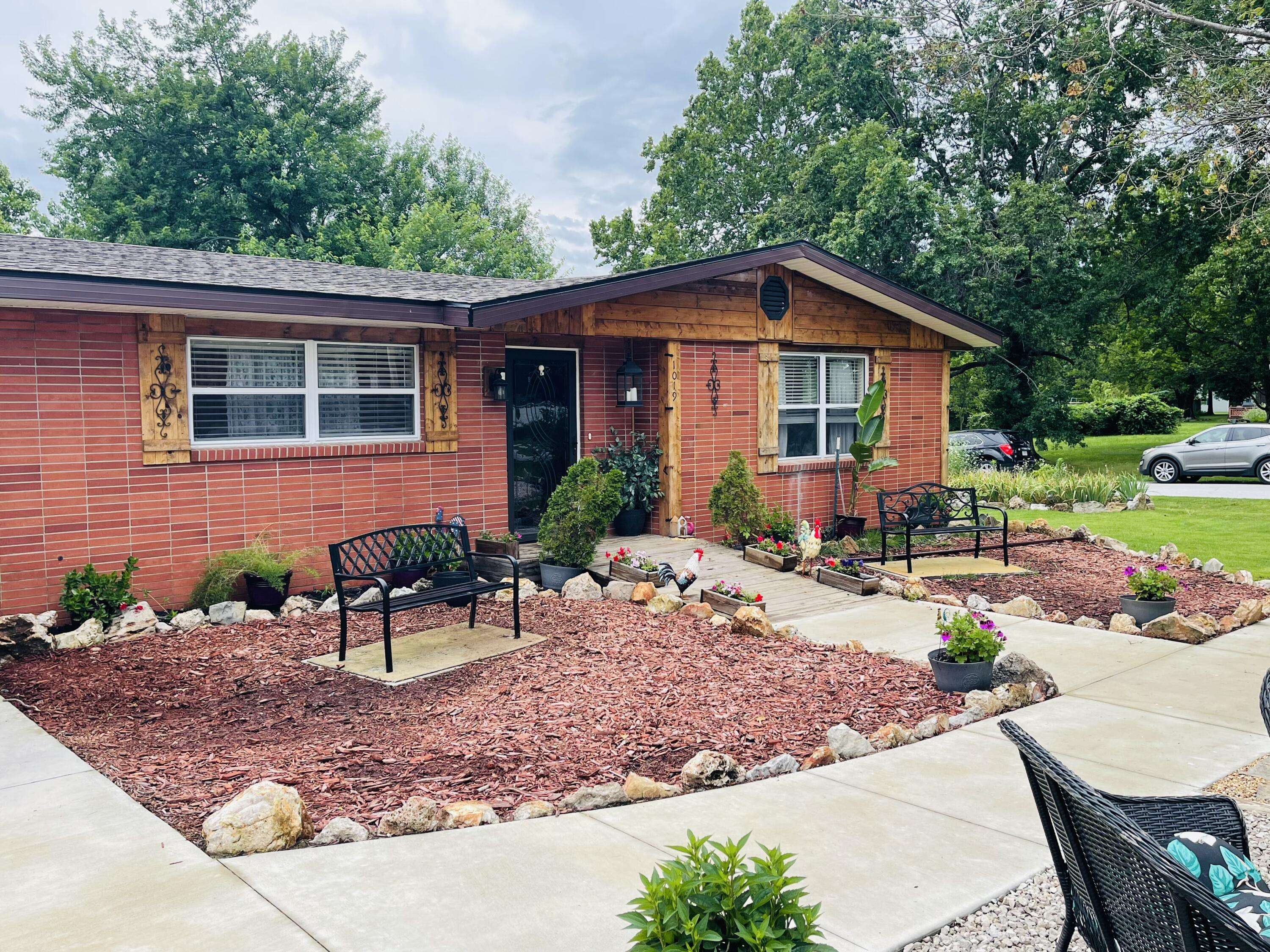 1019 N Pine ST, Marshfield, MO 65706