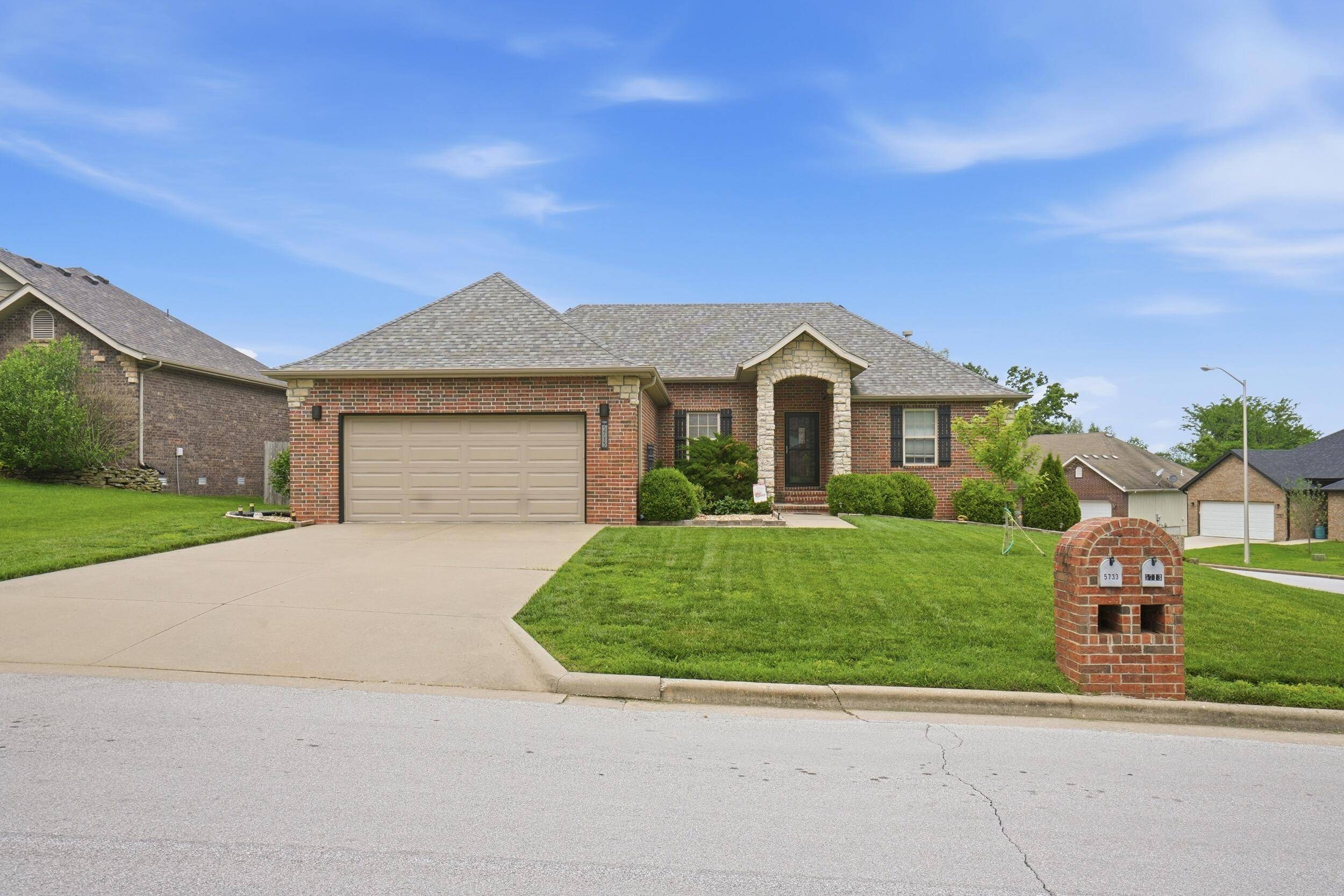 5713 S Lexington AVE, Springfield, MO 65810