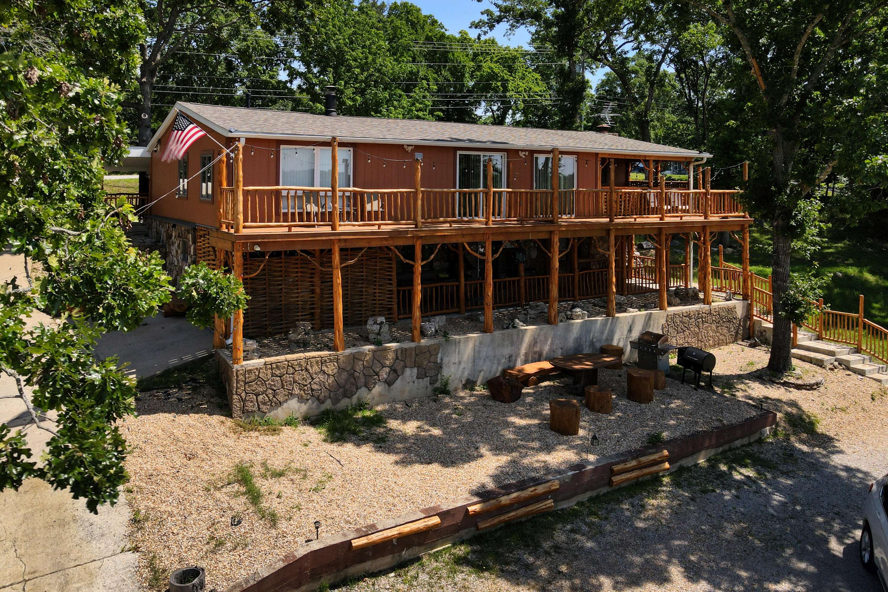 156 Lakeridge RD, Rockaway Beach, MO 65740