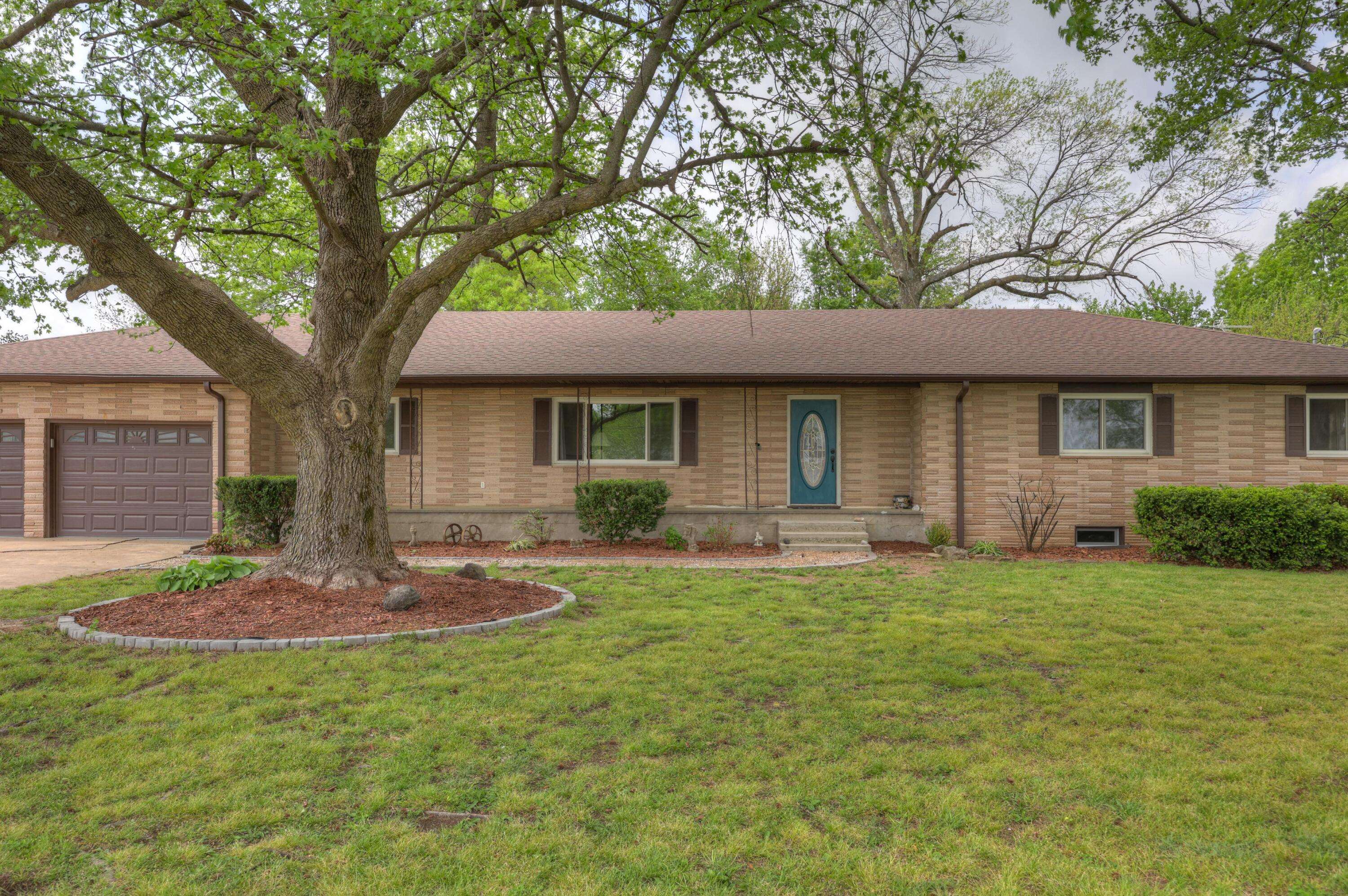 13200 Oregon LN, Neosho, MO 64850