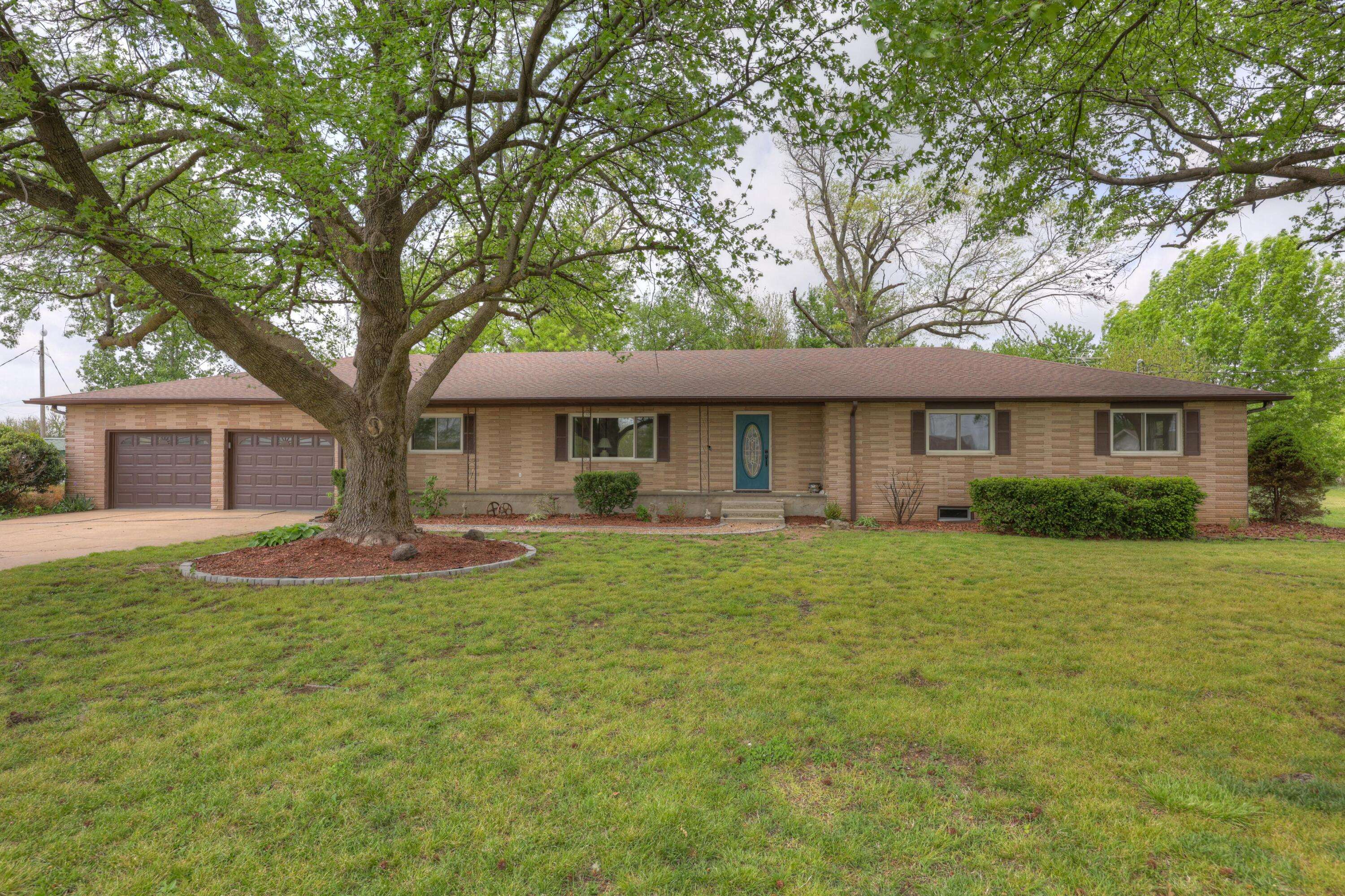 13200 Oregon LN, Neosho, MO 64850