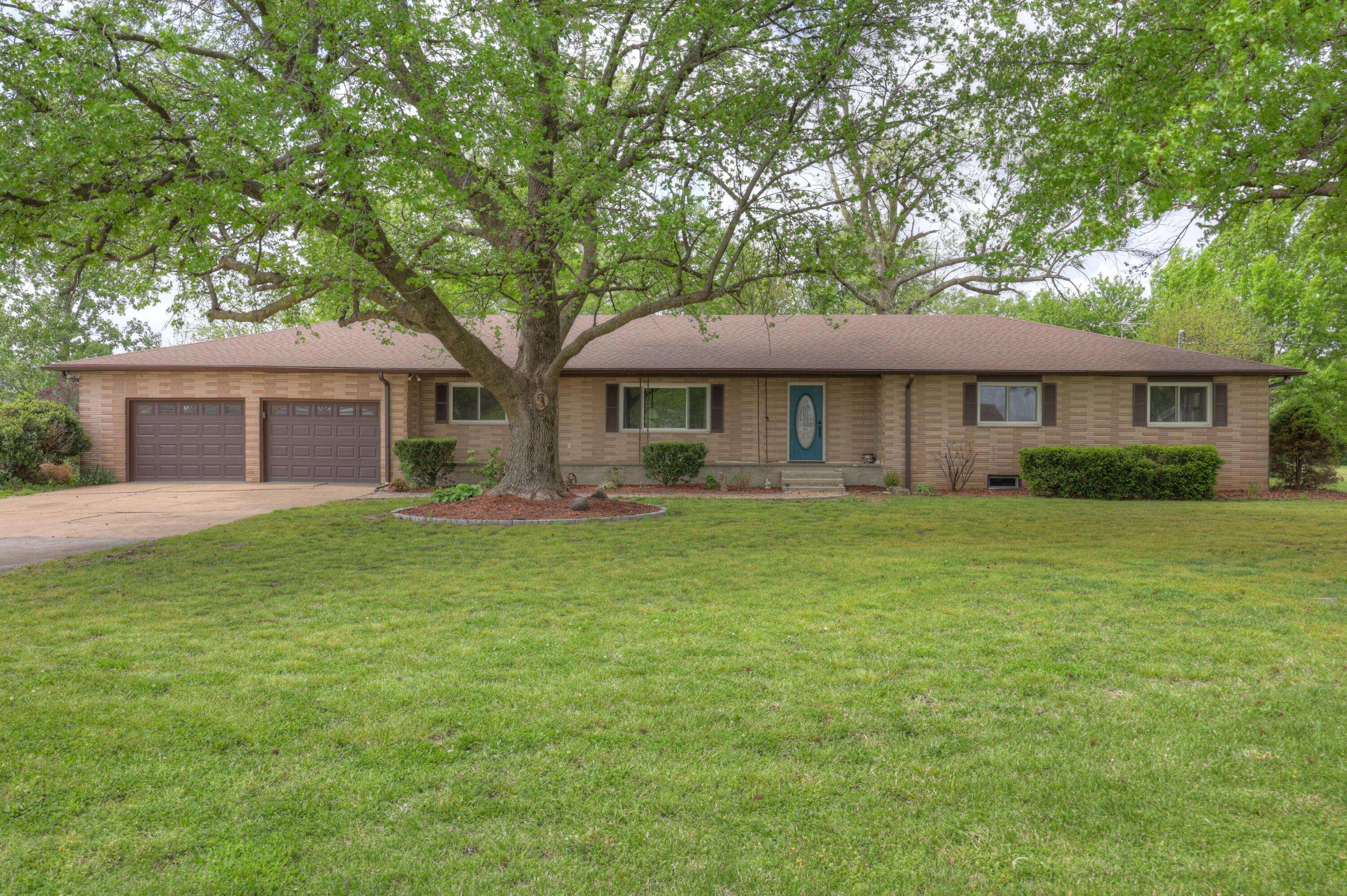13200 Oregon LN, Neosho, MO 64850