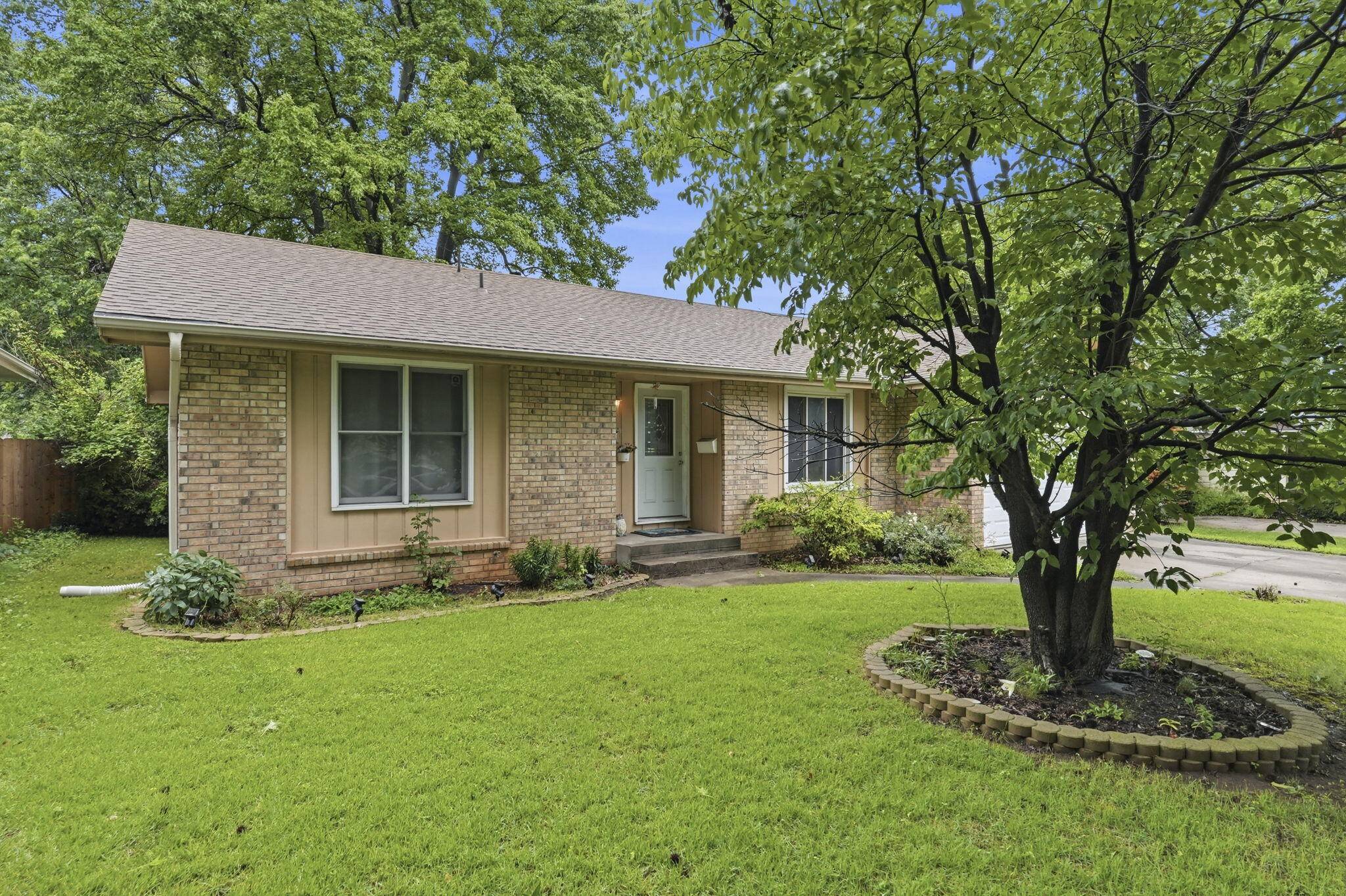 2627 S National AVE, Springfield, MO 65807