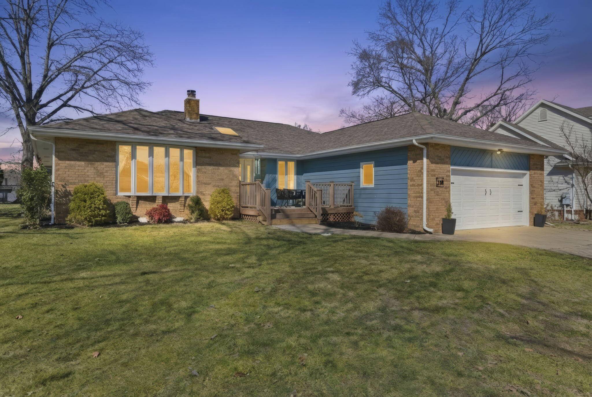 174 Lakeshore DR, Blue Eye, MO 65611