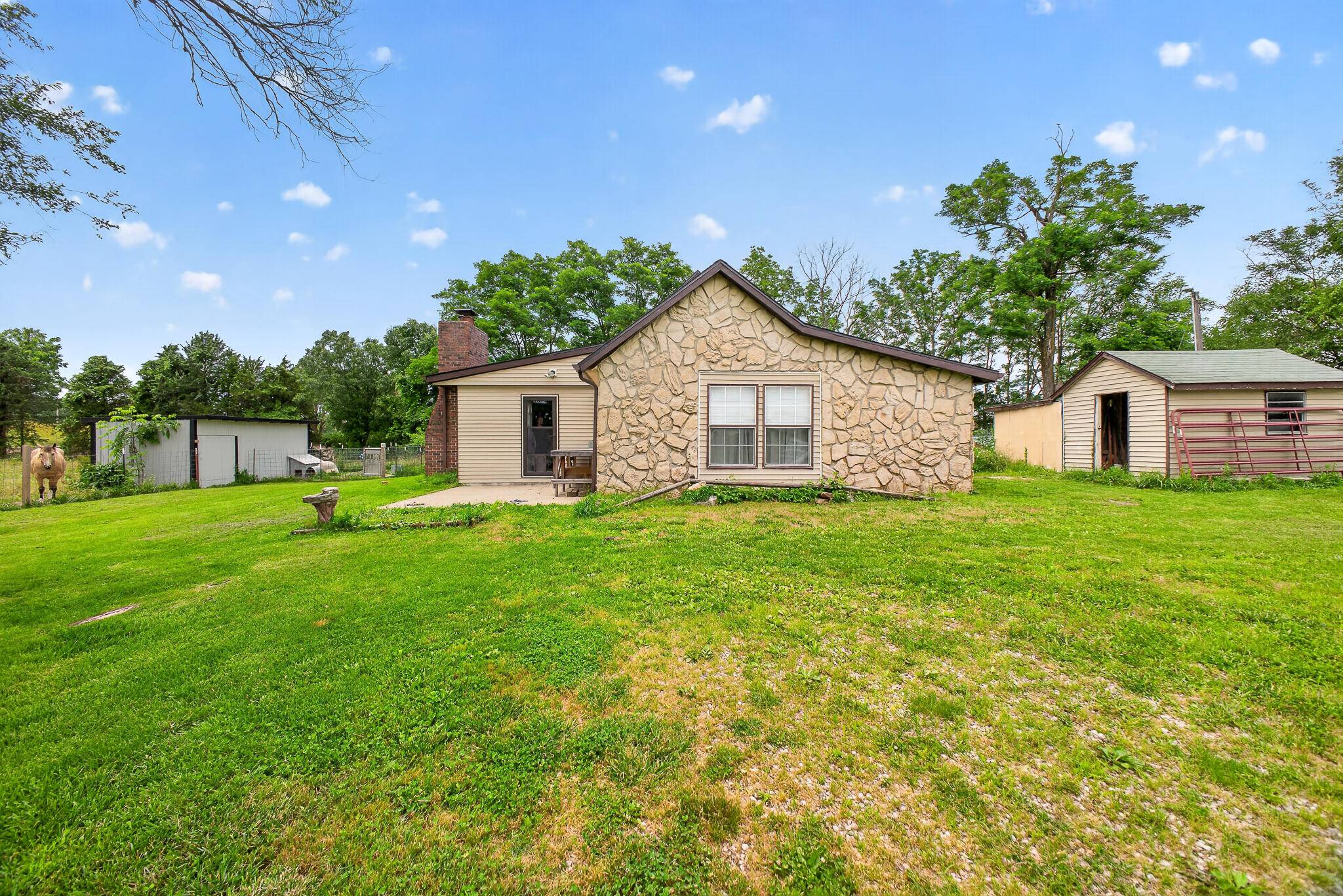 2081 Sand Ridge RD, Marshfield, MO 65706