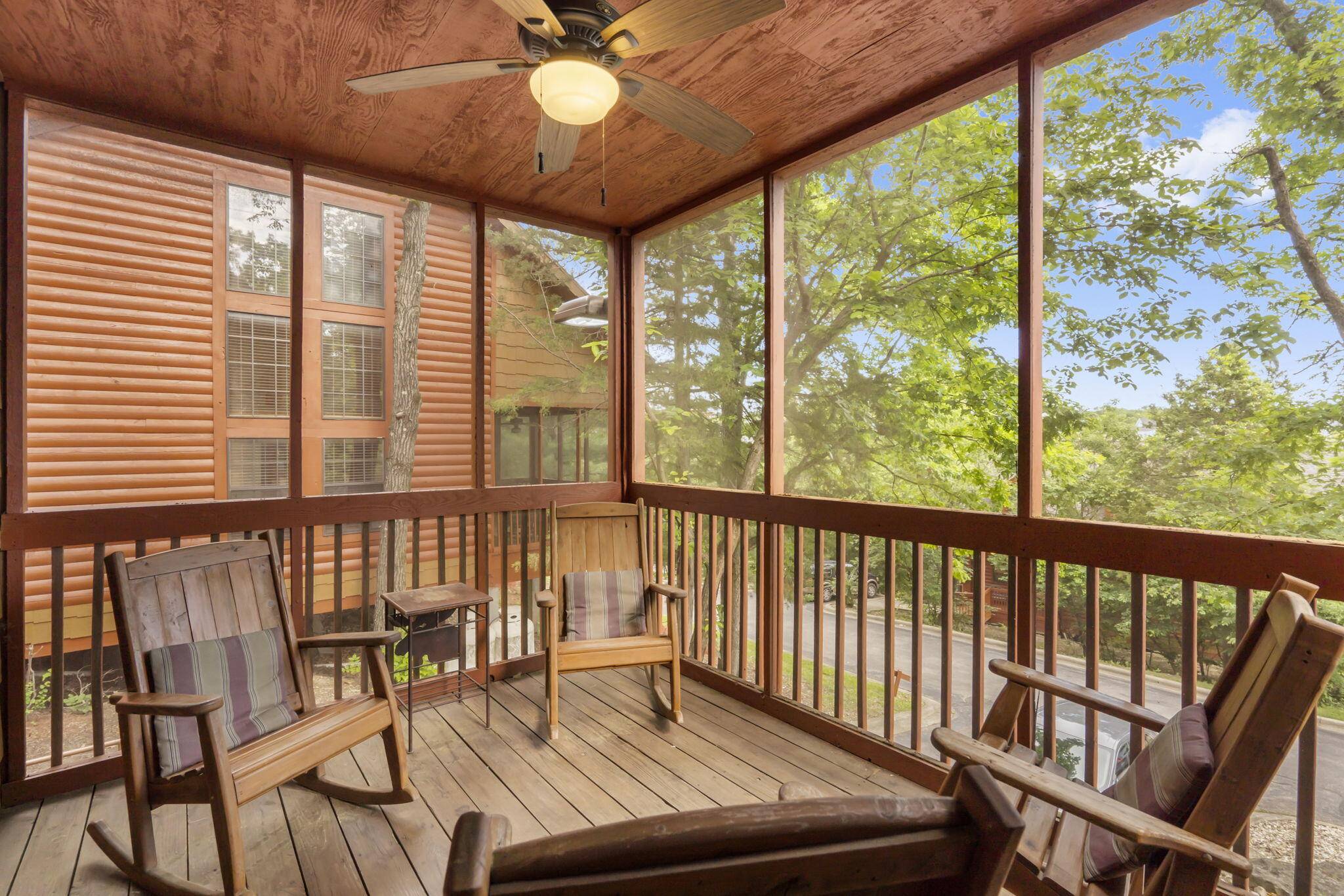 272 Oakridge RD, Branson, MO 65616