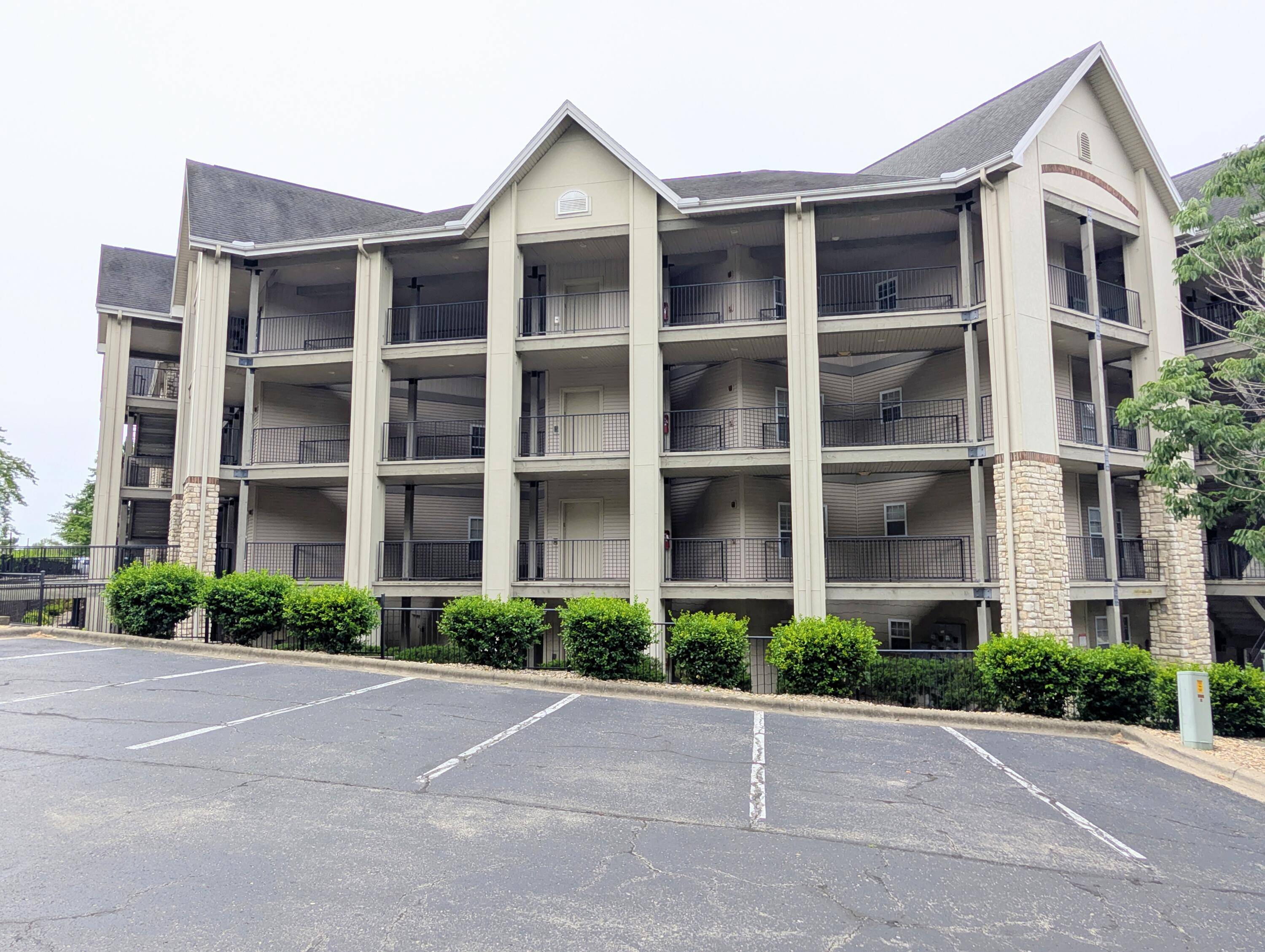 330 S Wildwood DR #7, Branson, MO 65616