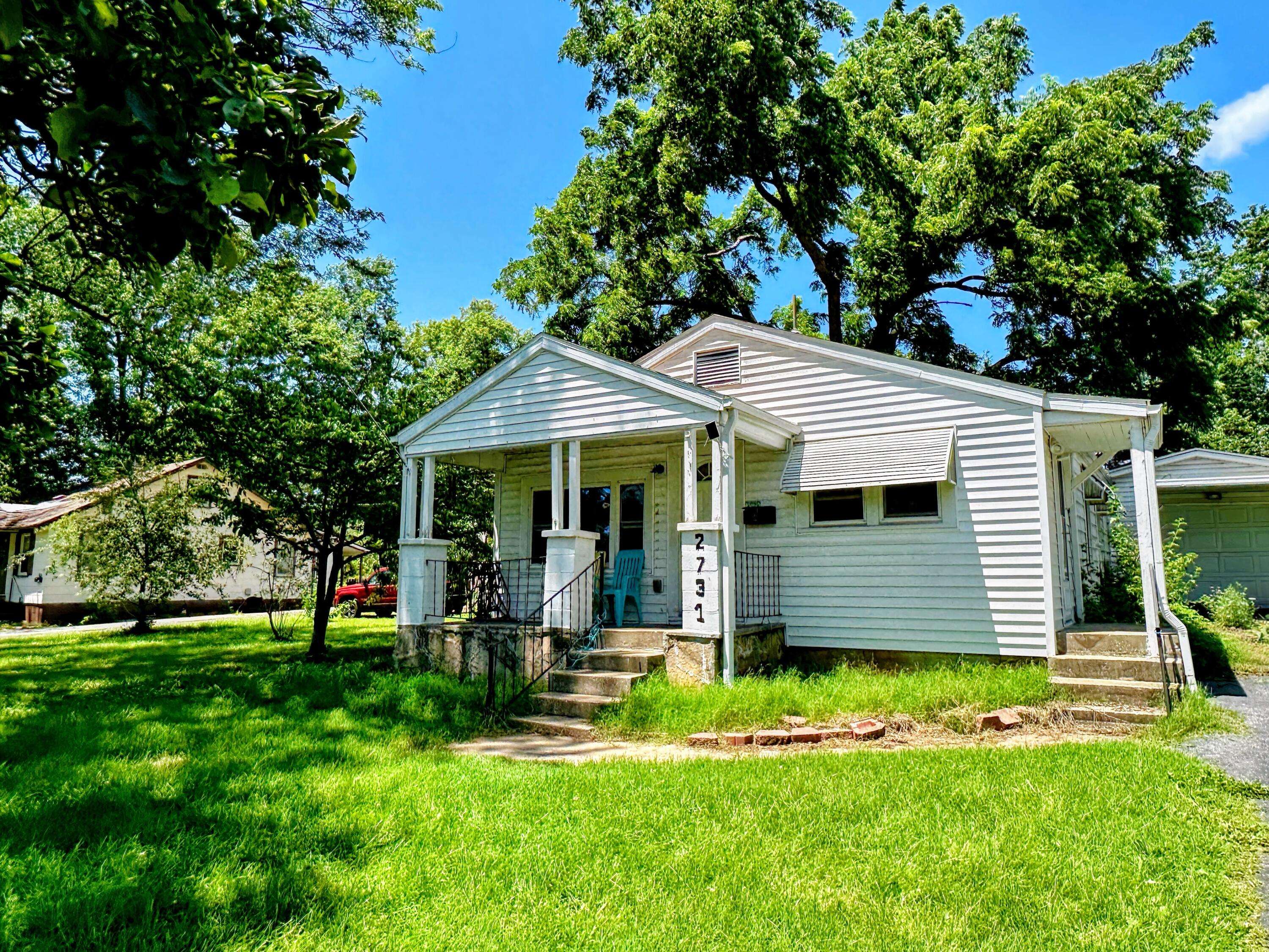 2731 W Walnut ST, Springfield, MO 65802