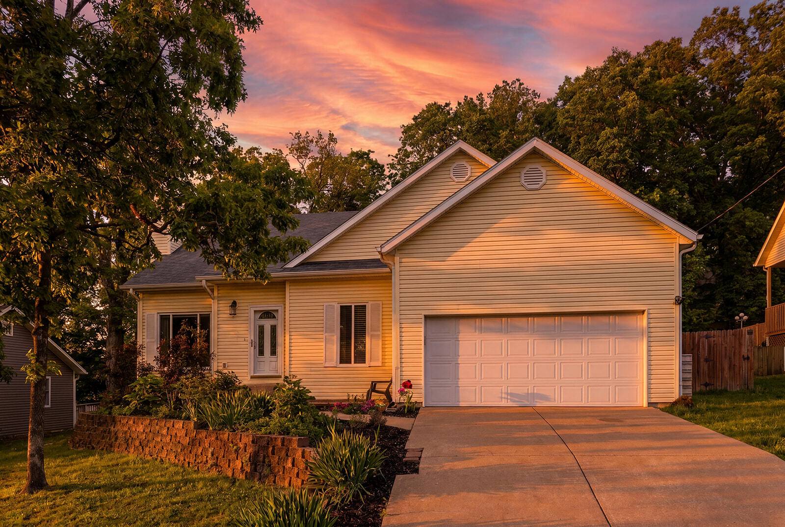 420 Amanda RD, Ridgedale, MO 65739