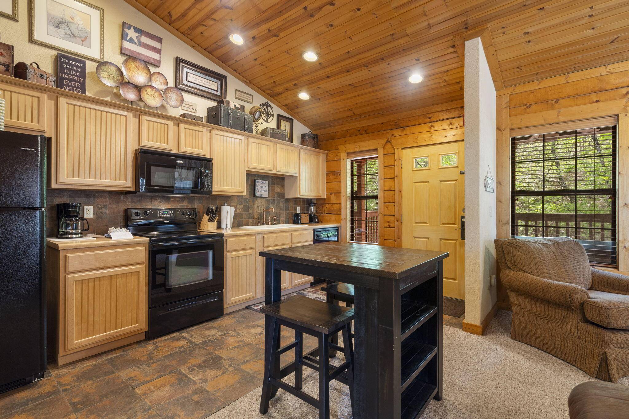 141 Rock Candy LN, Branson, MO 65616