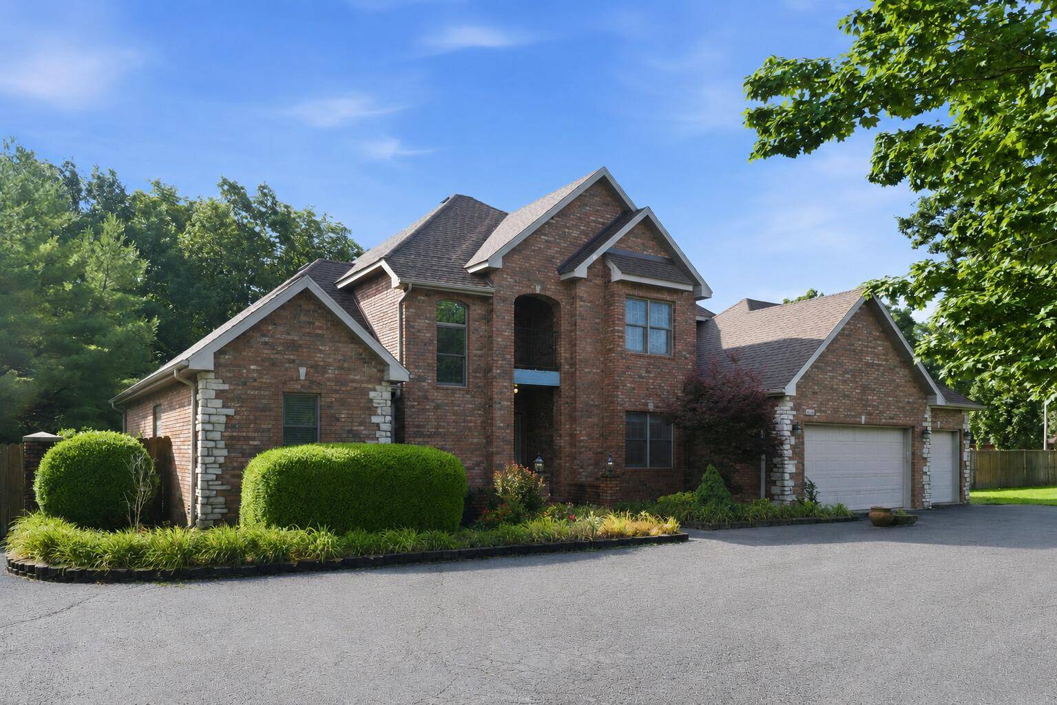 4190 N Castle Oaks BLVD, Strafford, MO 65757
