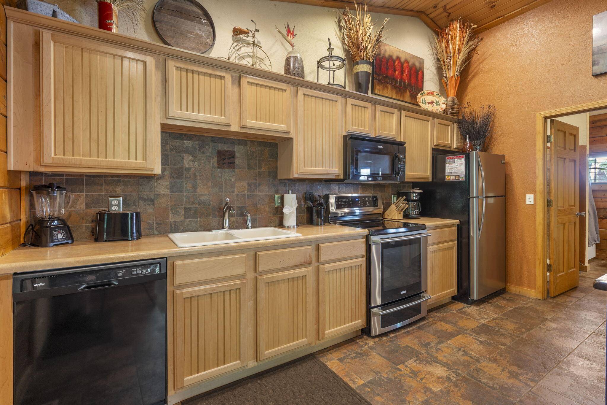 143 Rock Candy LN, Branson, MO 65616