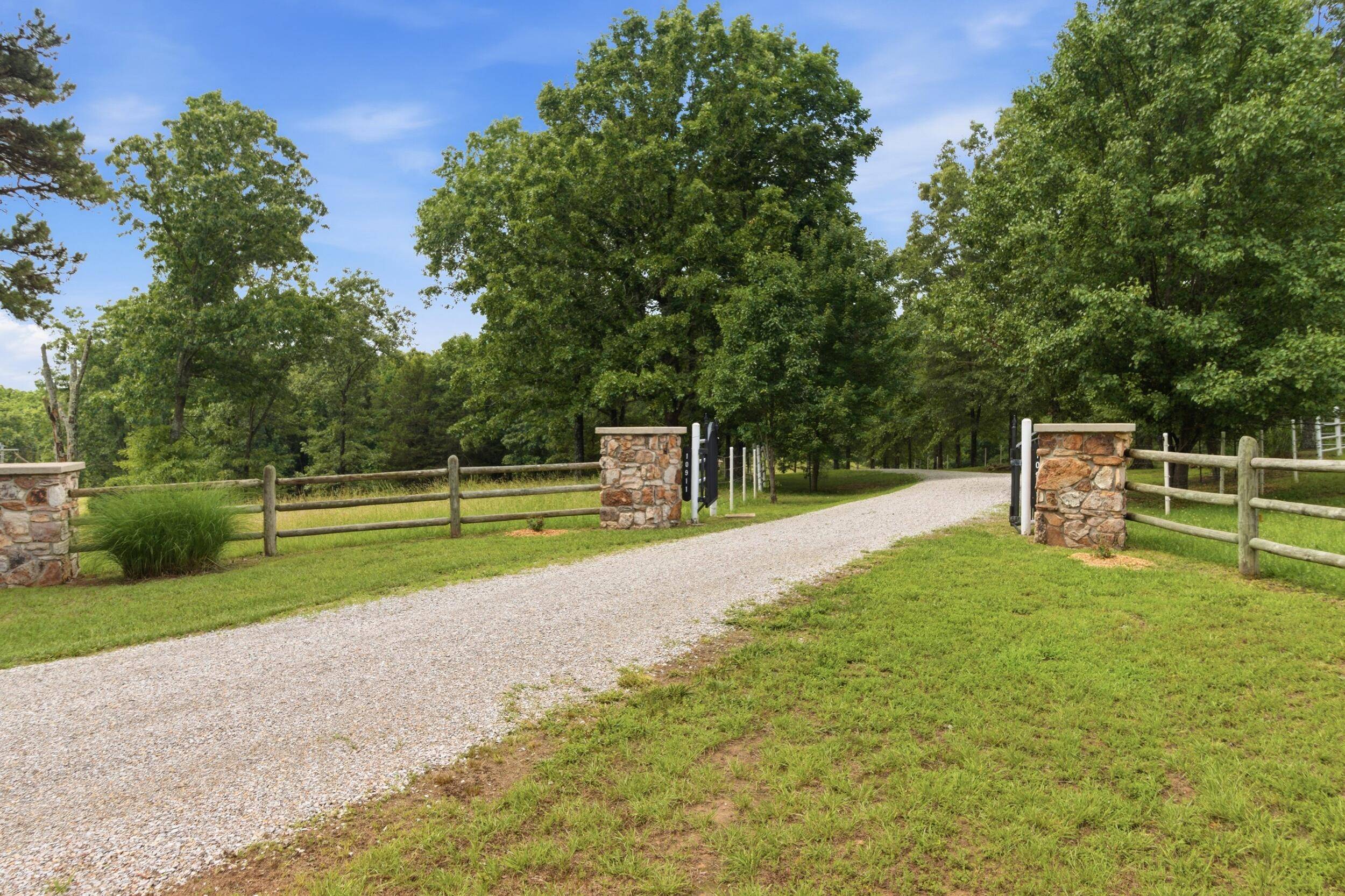10911 State Route Pp, West Plains, MO 65775