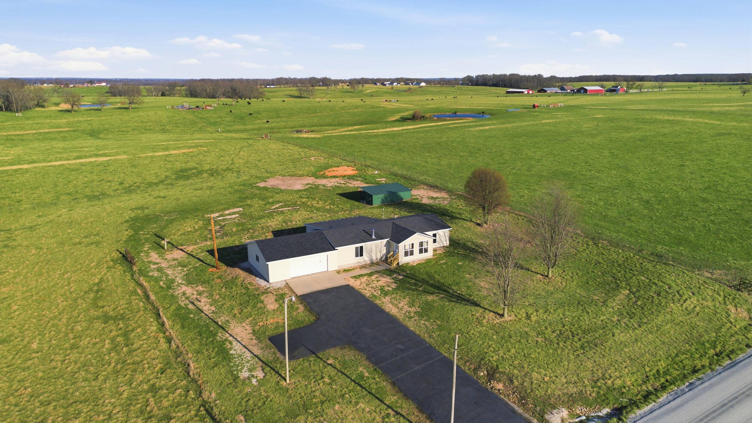 23594 Lawrence 1200, Aurora, MO 65605