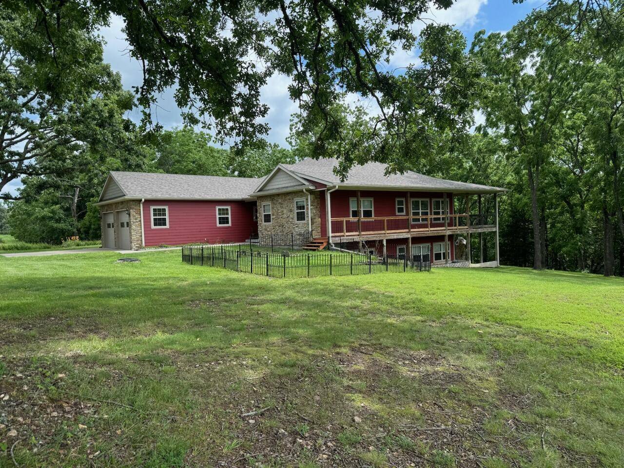 728 Haugwood Ranch RD, Galena, MO 65656